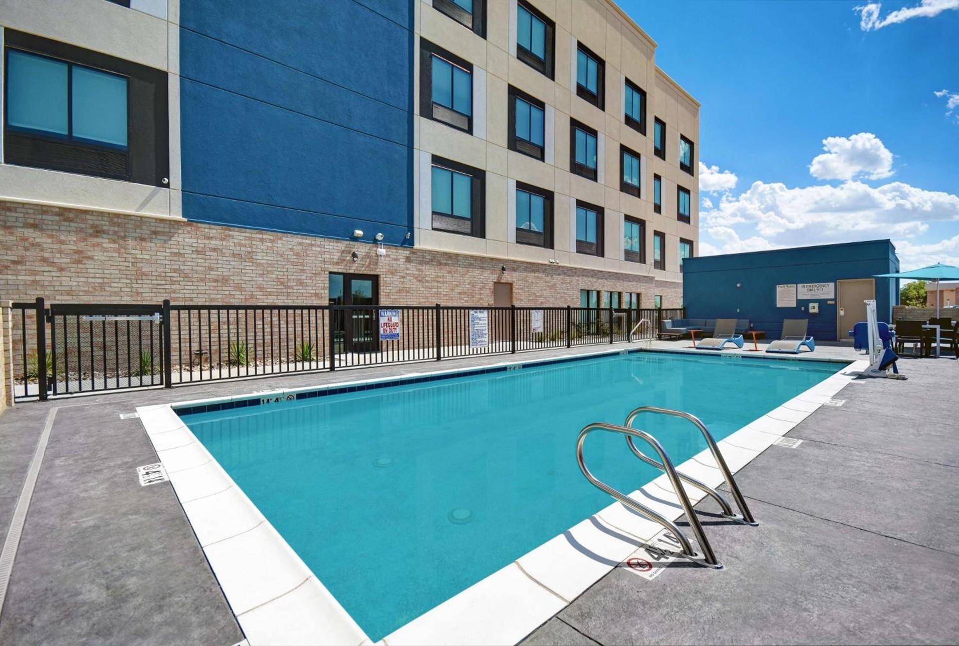 Hampton Inn Midland South, Tx photo 2