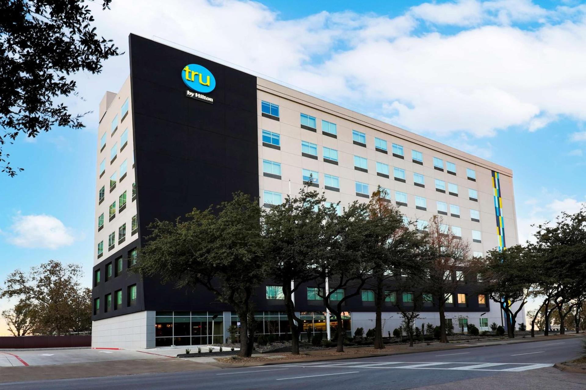Tru By Hilton Dallas Market Center photo 1