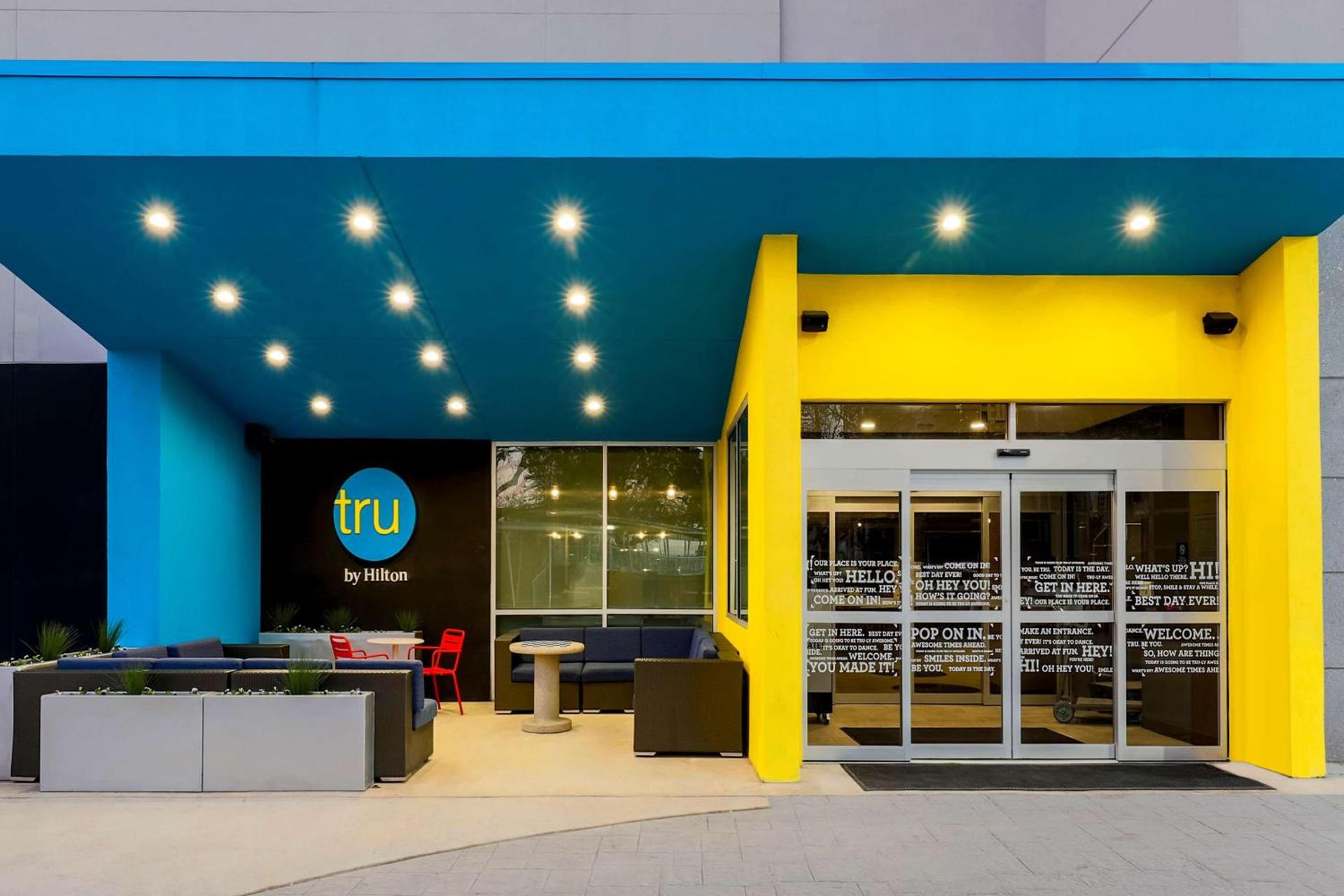 Tru By Hilton Dallas Market Center photo 2