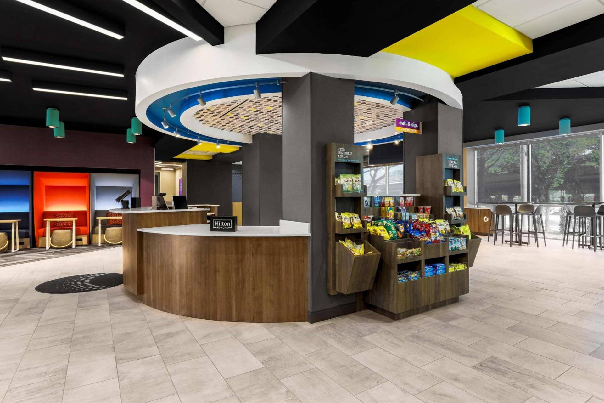 Tru By Hilton Dallas Market Center photo 4