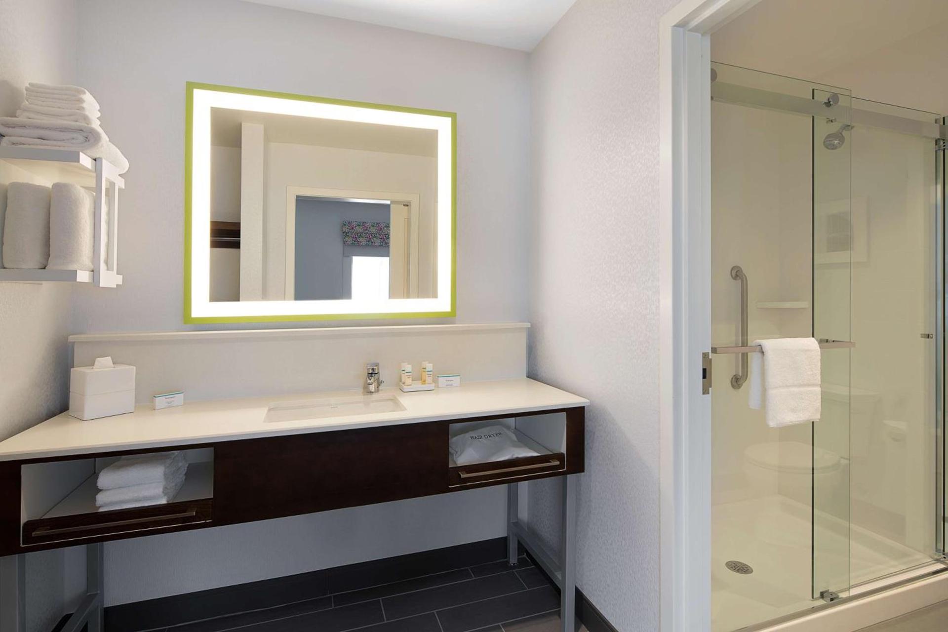 Hampton Inn & Suites Raleigh Midtown, NC photo 12