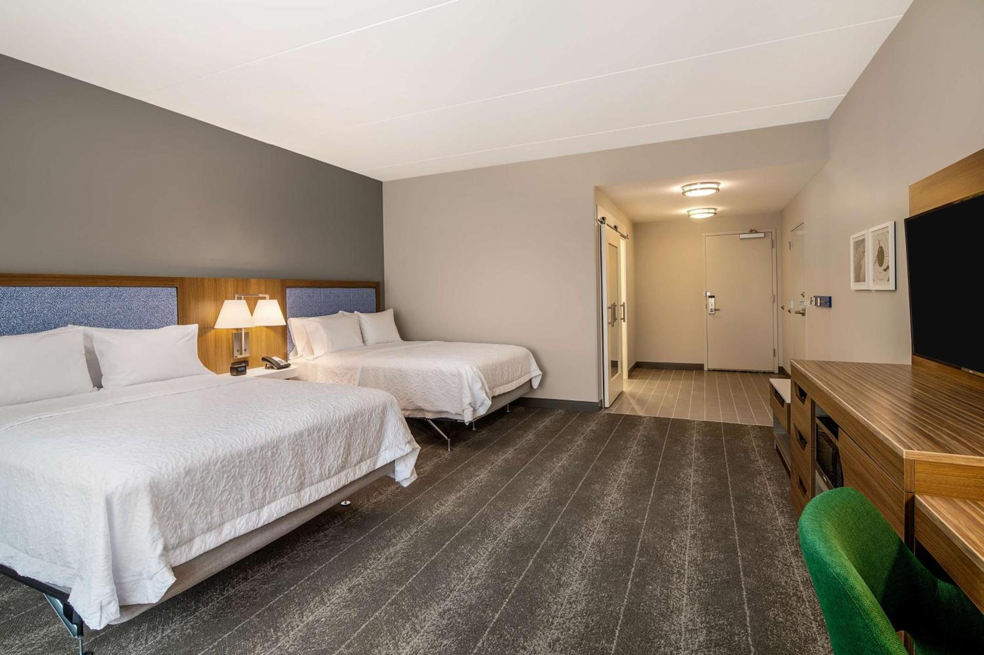 Hampton Inn & Suites Raleigh Midtown, NC photo 11