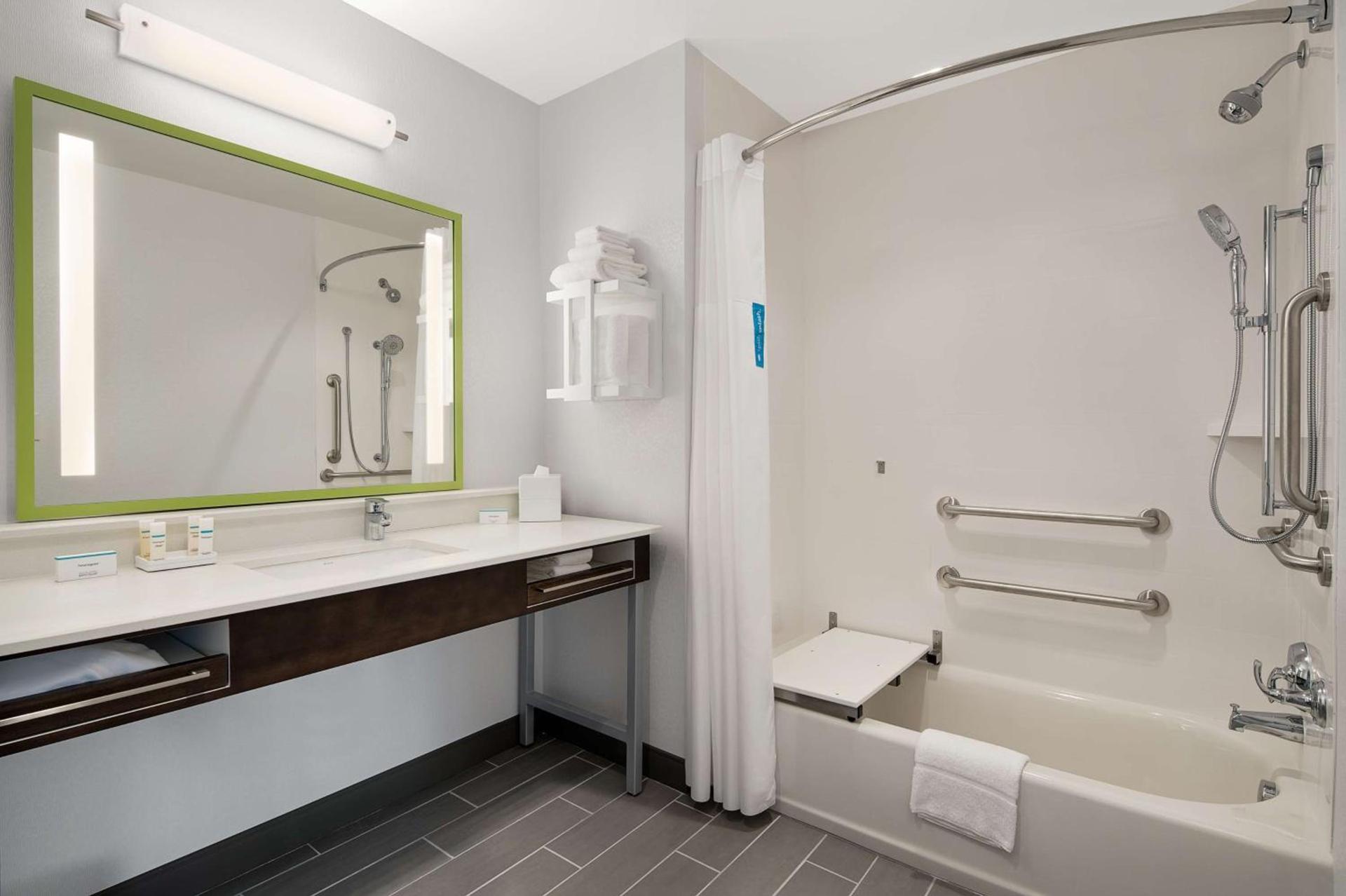 Hampton Inn & Suites Raleigh Midtown, NC photo 17