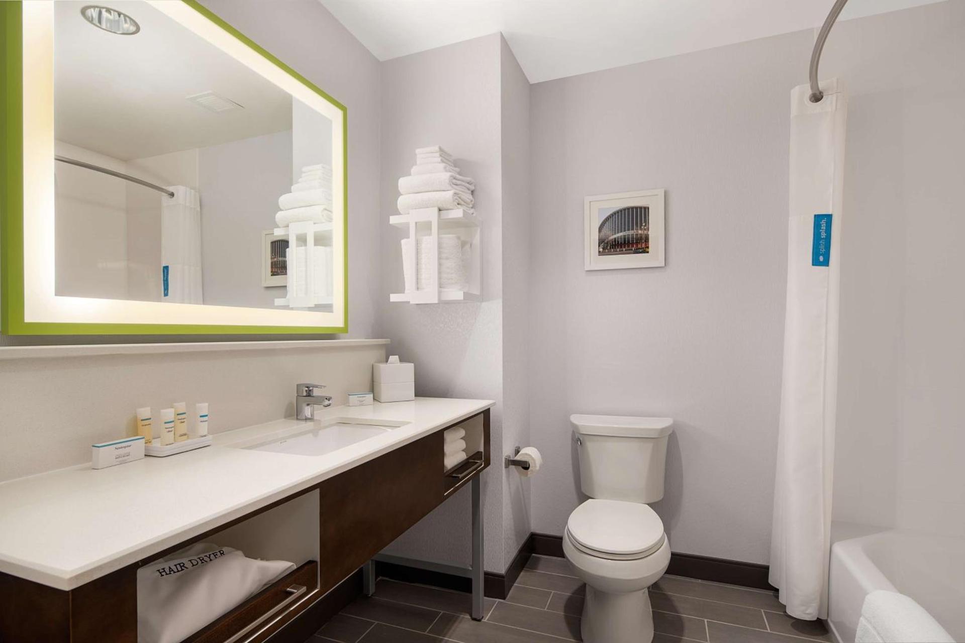 Hampton Inn & Suites Raleigh Midtown, NC photo 19