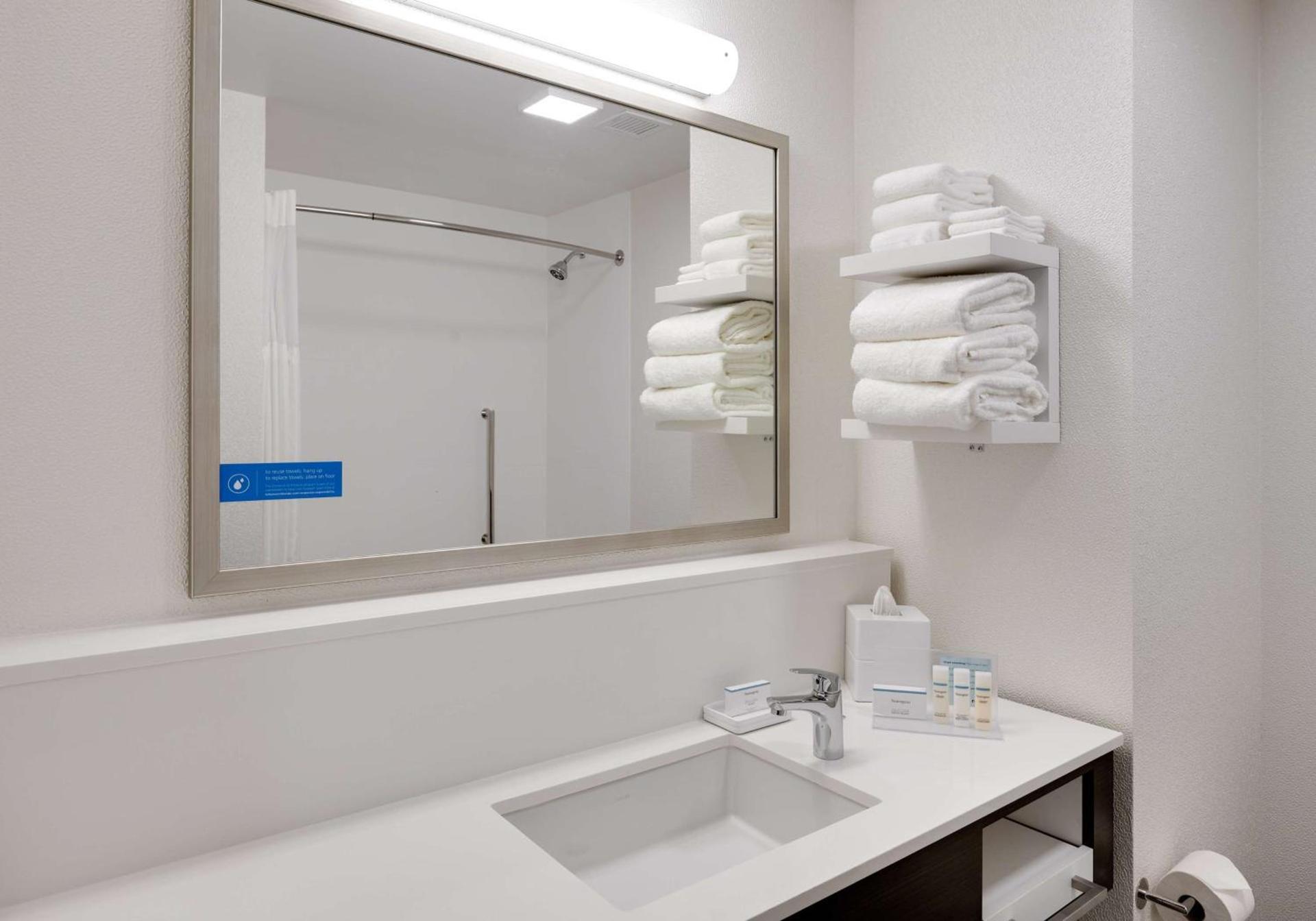 Hampton Inn by Hilton Irvine Spectrum Lake Forest photo 11