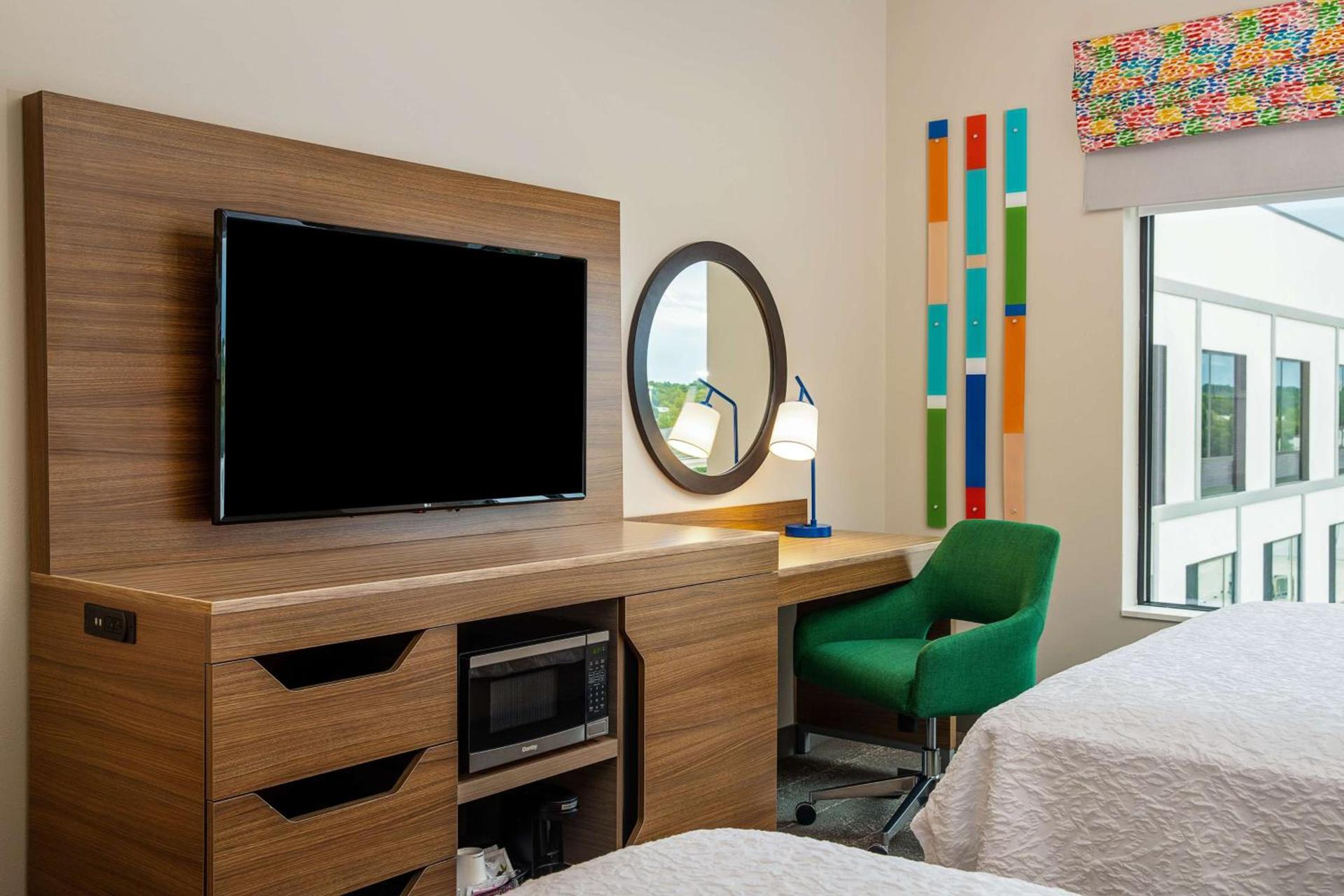 Hampton Inn & Suites Raleigh Midtown, NC photo 29