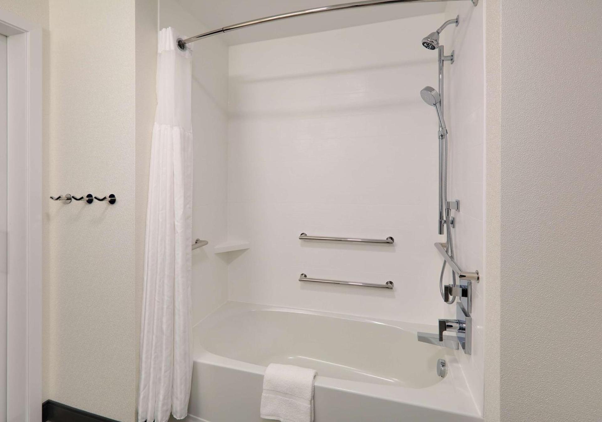 Hampton Inn by Hilton Irvine Spectrum Lake Forest photo 21