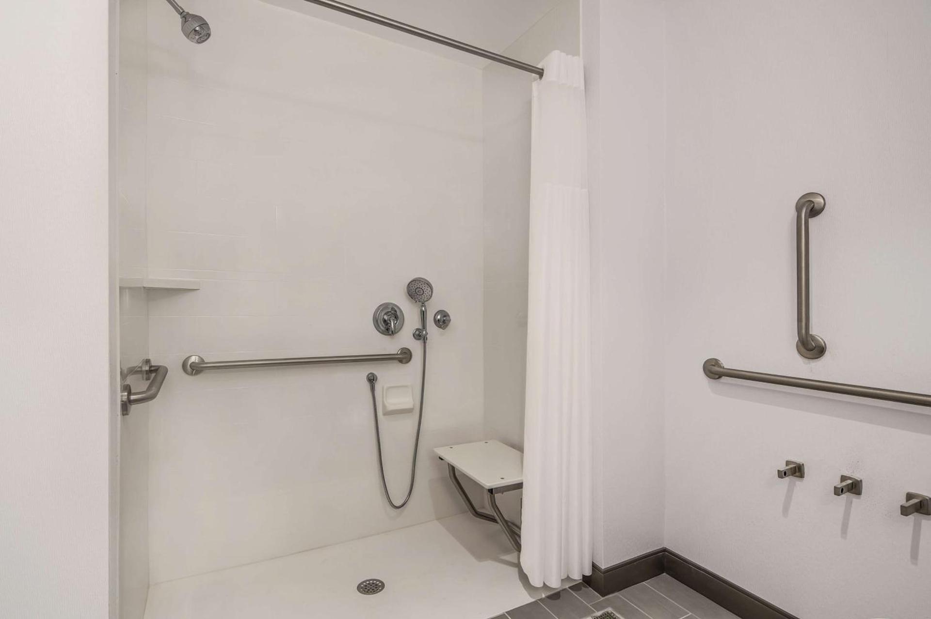 Hampton Inn & Suites Raleigh Midtown, NC photo 35
