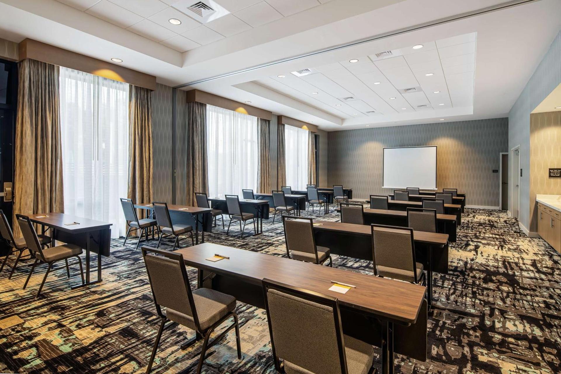 Hampton Inn & Suites Raleigh Midtown, NC photo 41