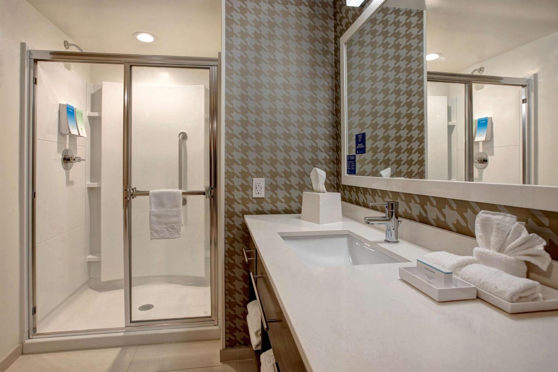 Home2 Suites By Hilton Carmel Indianapolis photo 18
