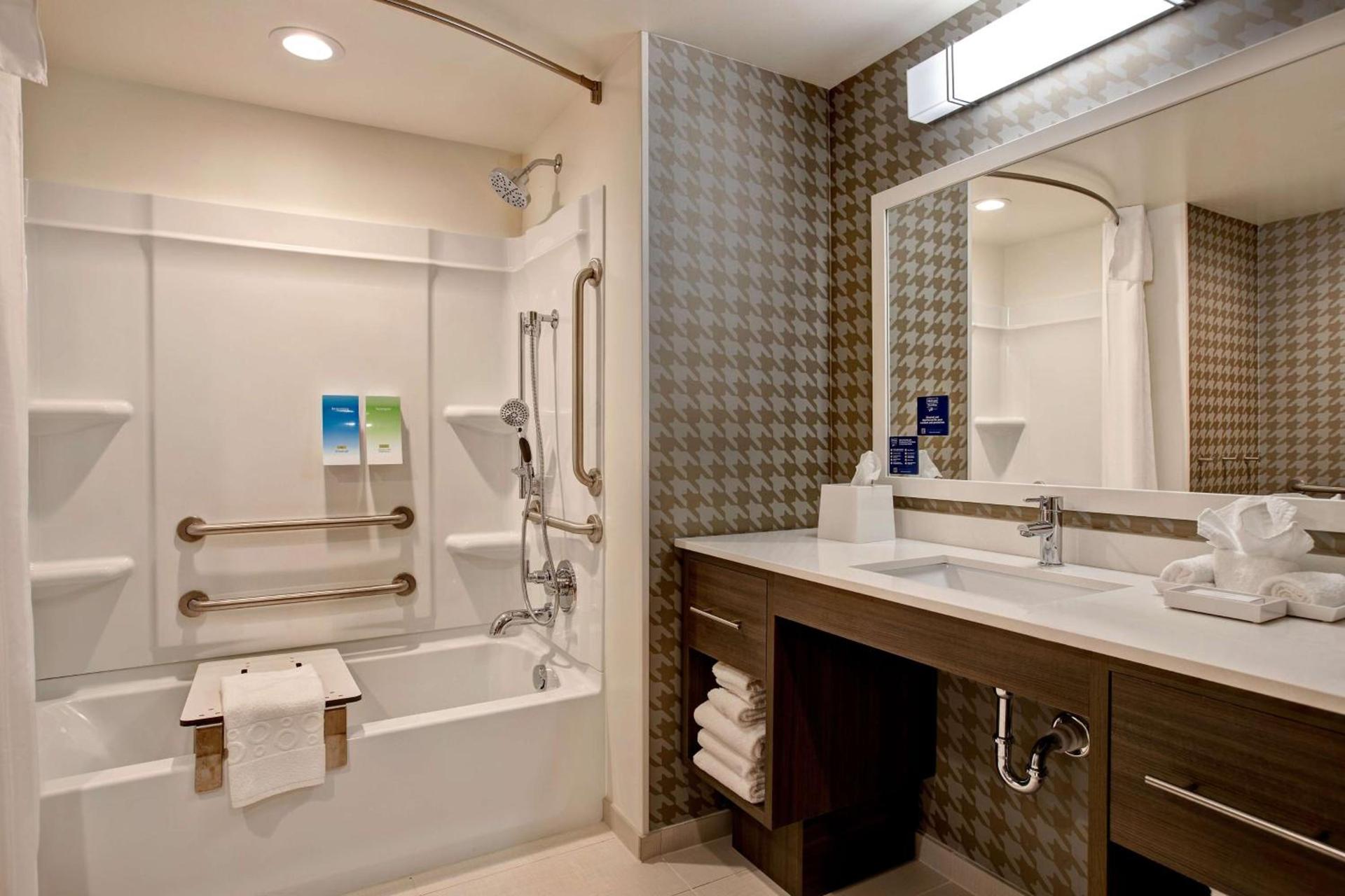 Home2 Suites By Hilton Carmel Indianapolis photo 19