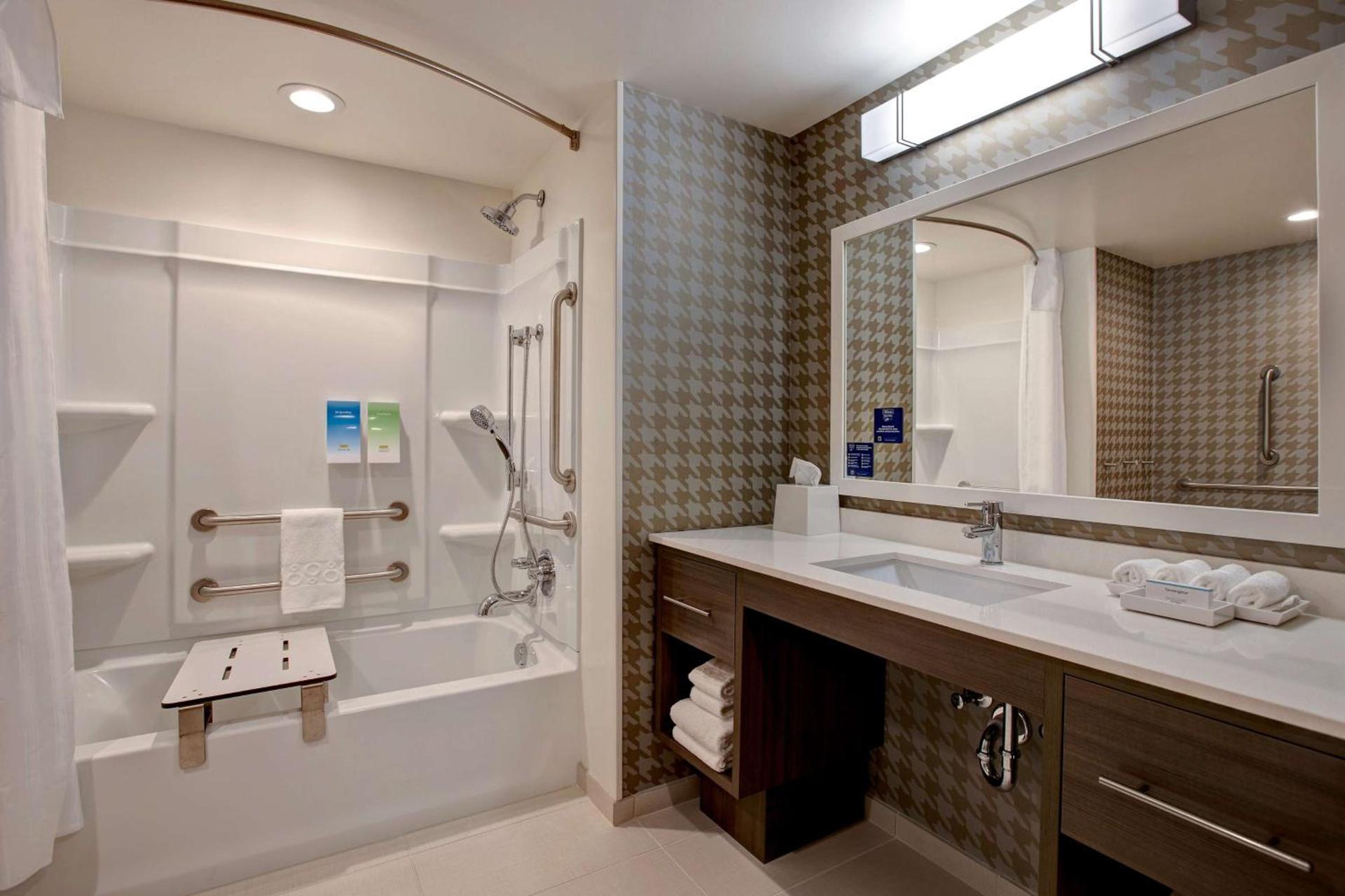 Home2 Suites By Hilton Carmel Indianapolis photo 32