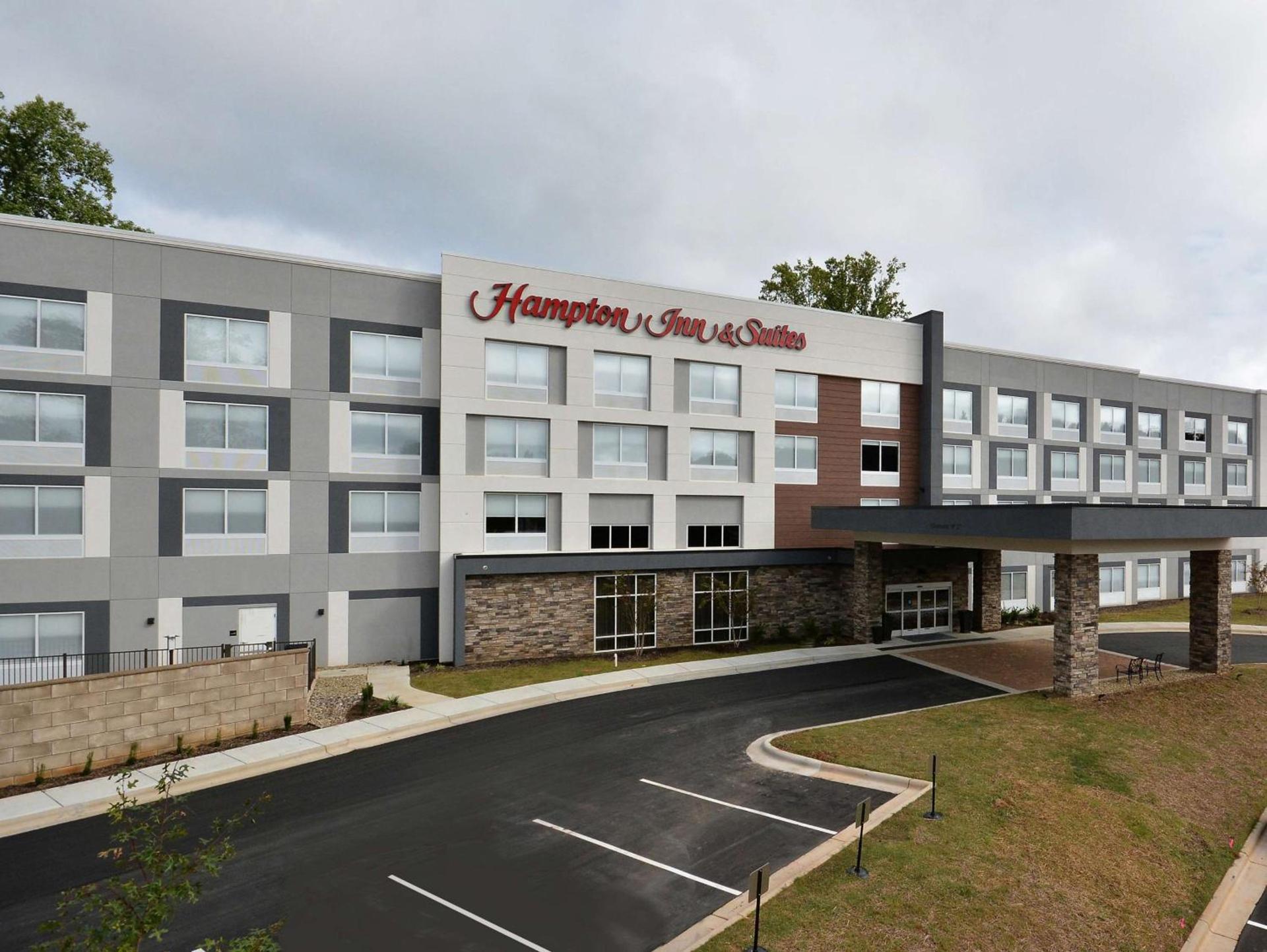 Hampton Inn & Suites Charlotte North I 485 photo 2