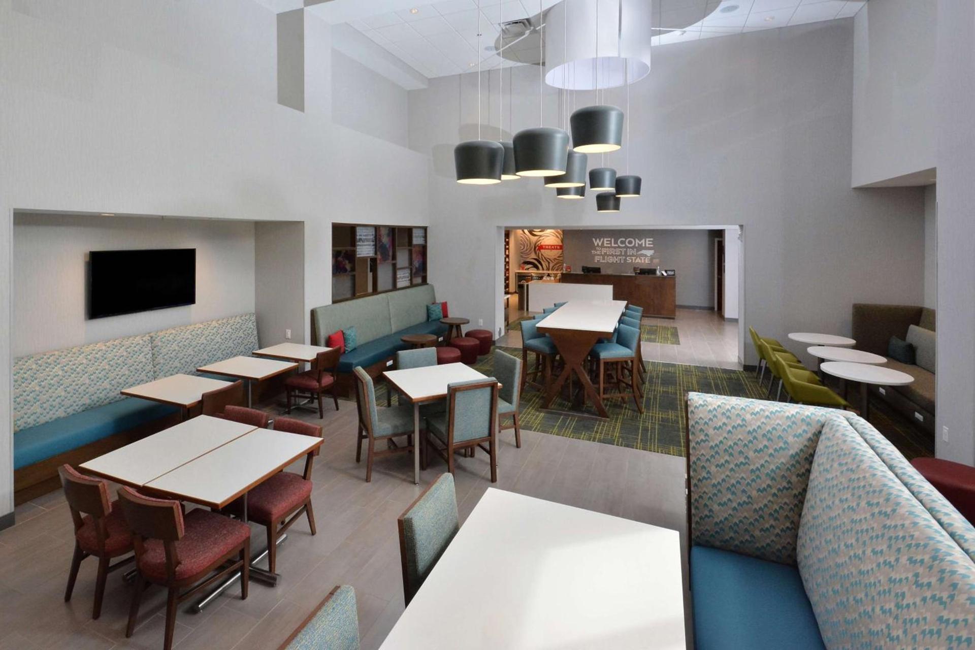 Hampton Inn & Suites Charlotte North I 485 photo 11