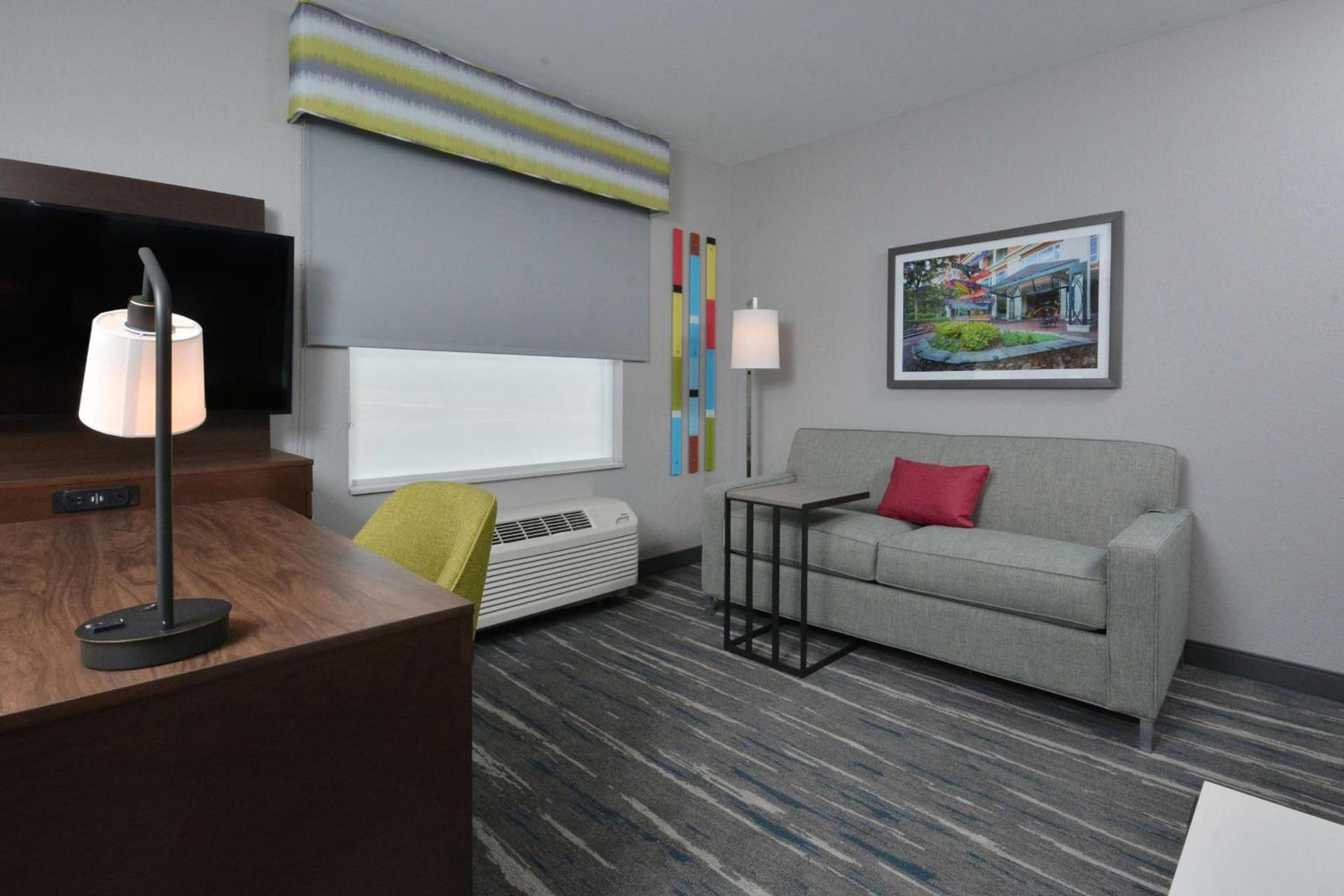 Hampton Inn & Suites Charlotte North I 485 photo 21