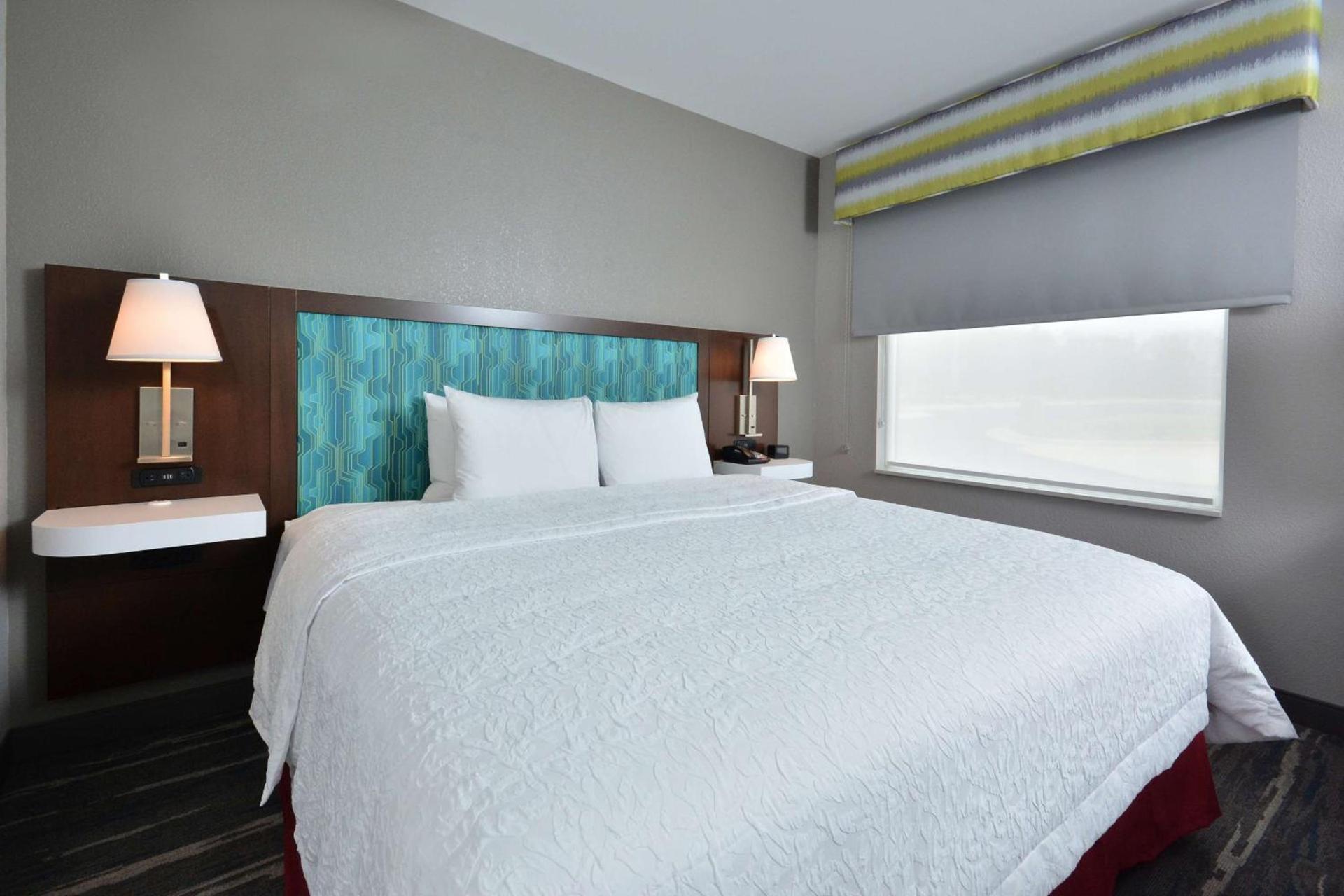 Hampton Inn & Suites Charlotte North I 485 photo 26