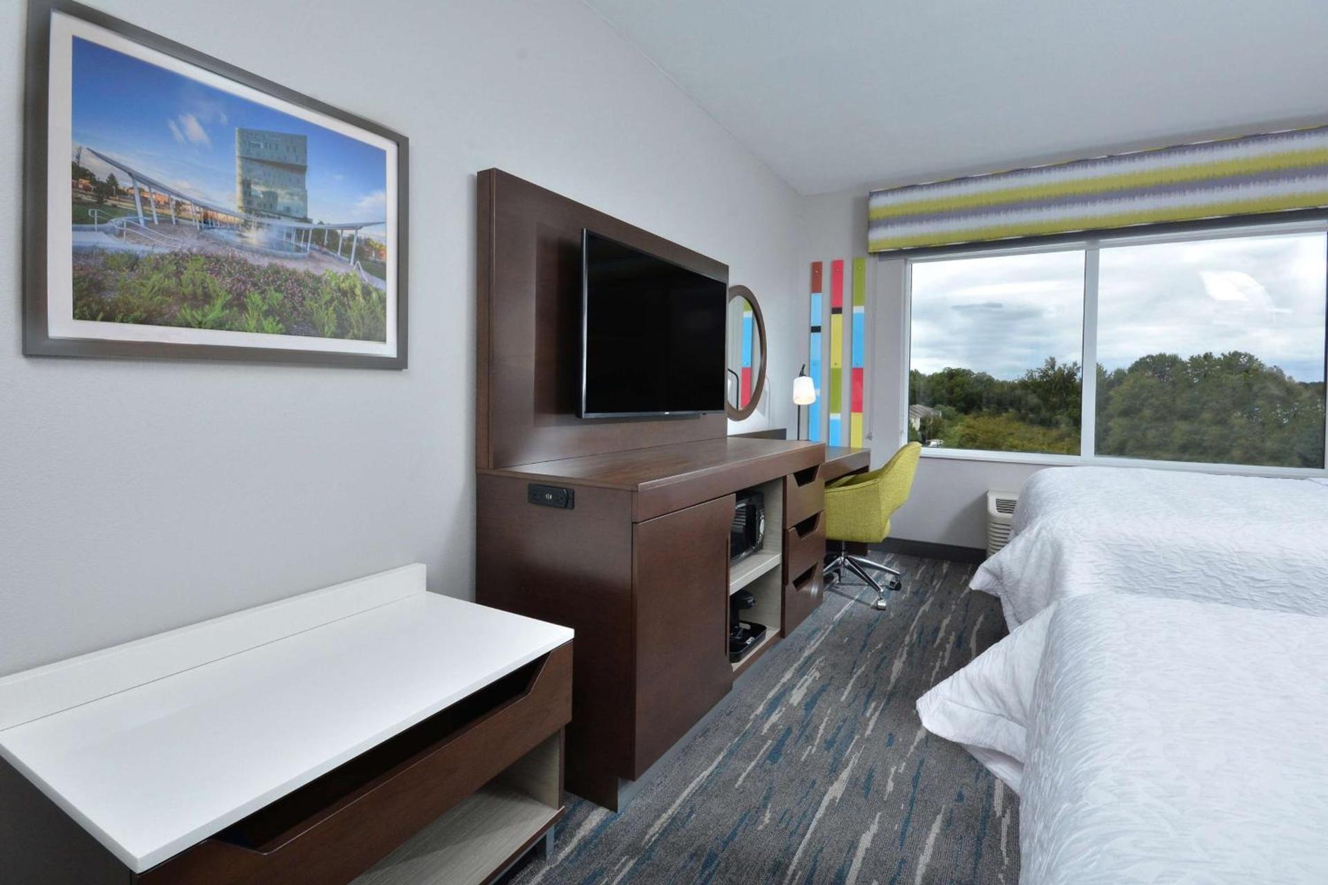 Hampton Inn & Suites Charlotte North I 485 photo 32