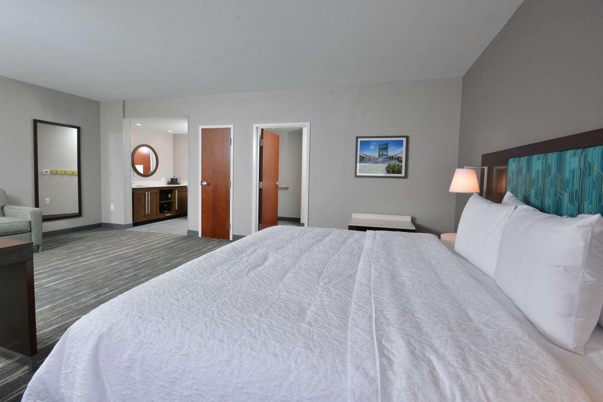 Hampton Inn & Suites Charlotte North I 485 photo 33