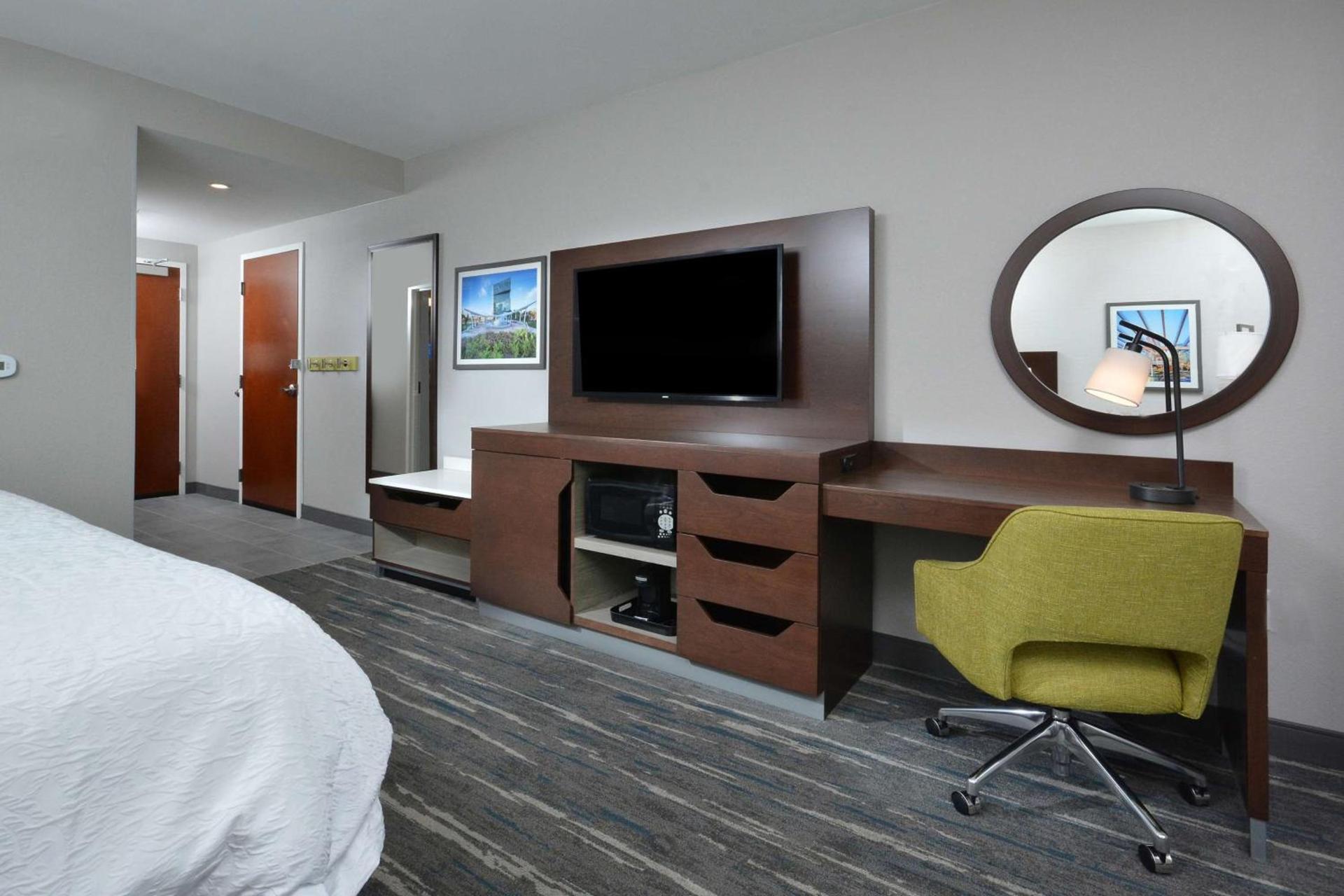 Hampton Inn & Suites Charlotte North I 485 photo 37