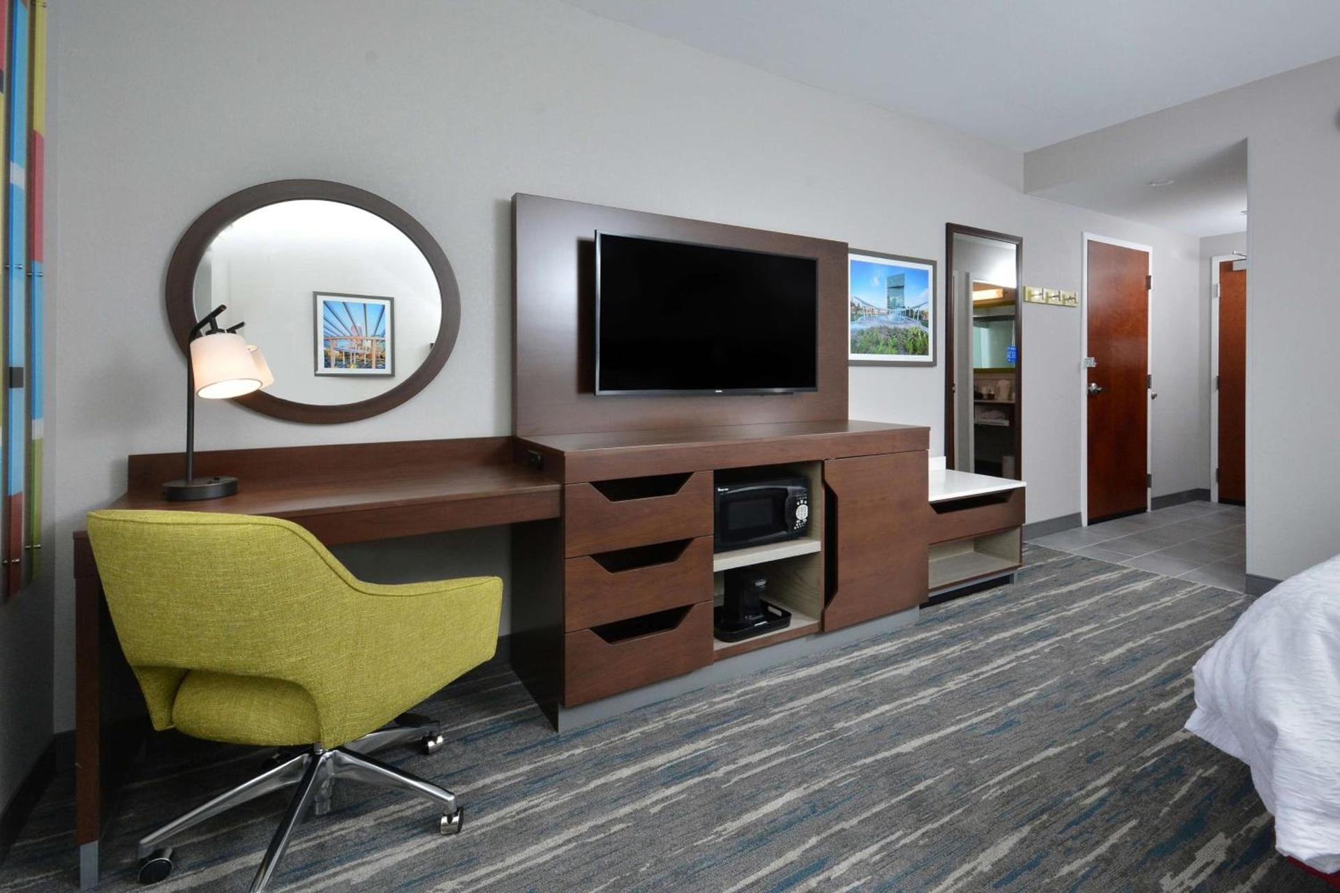 Hampton Inn & Suites Charlotte North I 485 photo 47