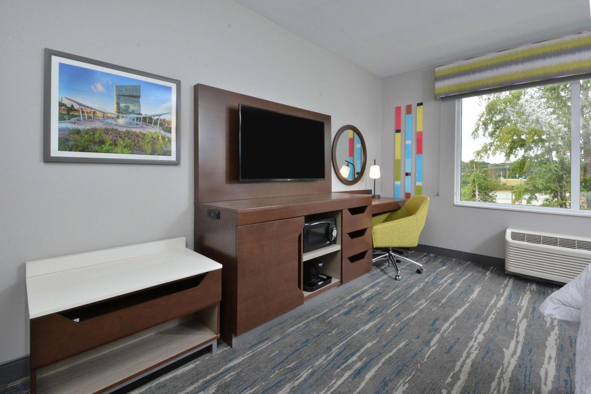 Hampton Inn & Suites Charlotte North I 485 photo 50