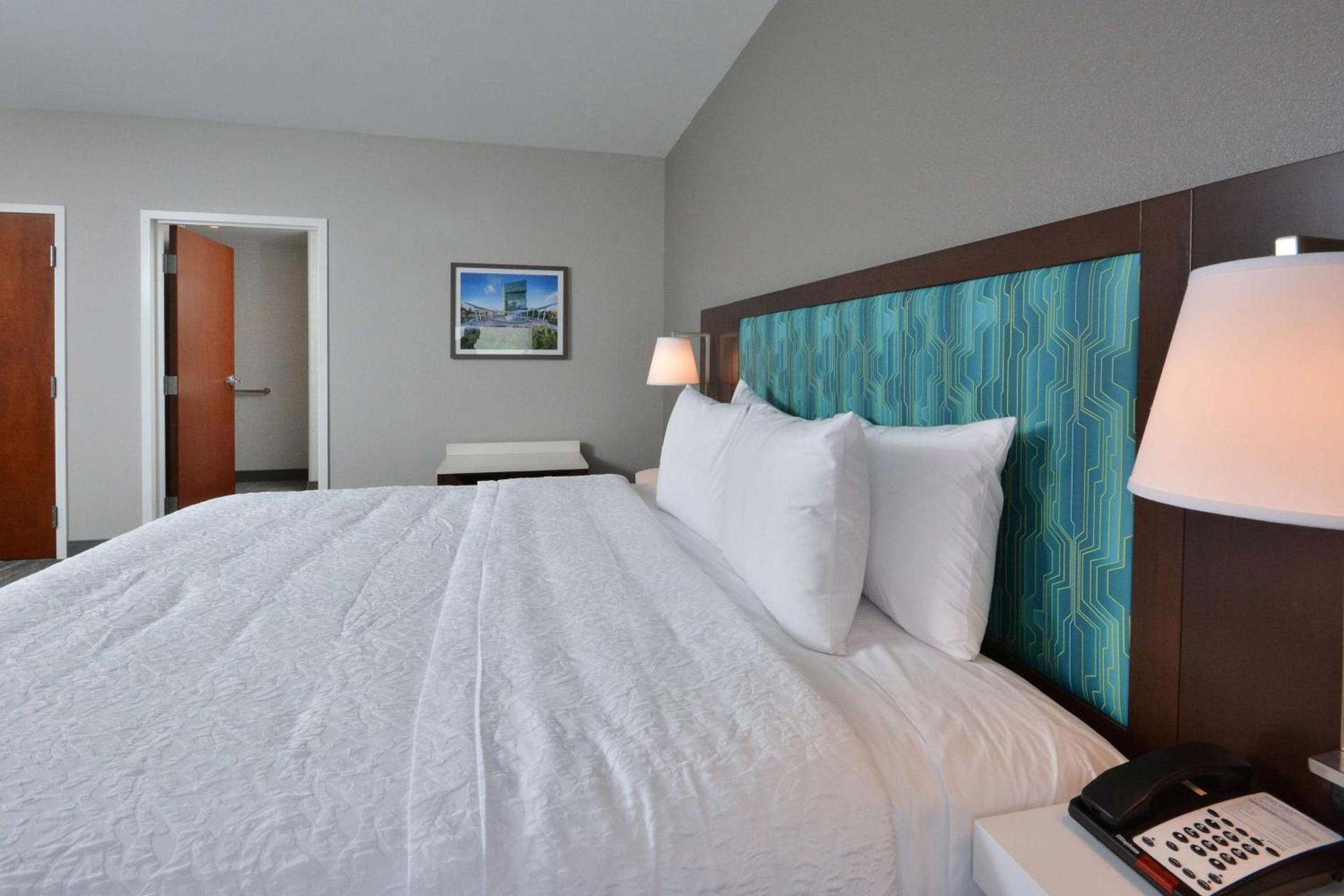 Hampton Inn & Suites Charlotte North I 485 photo 59