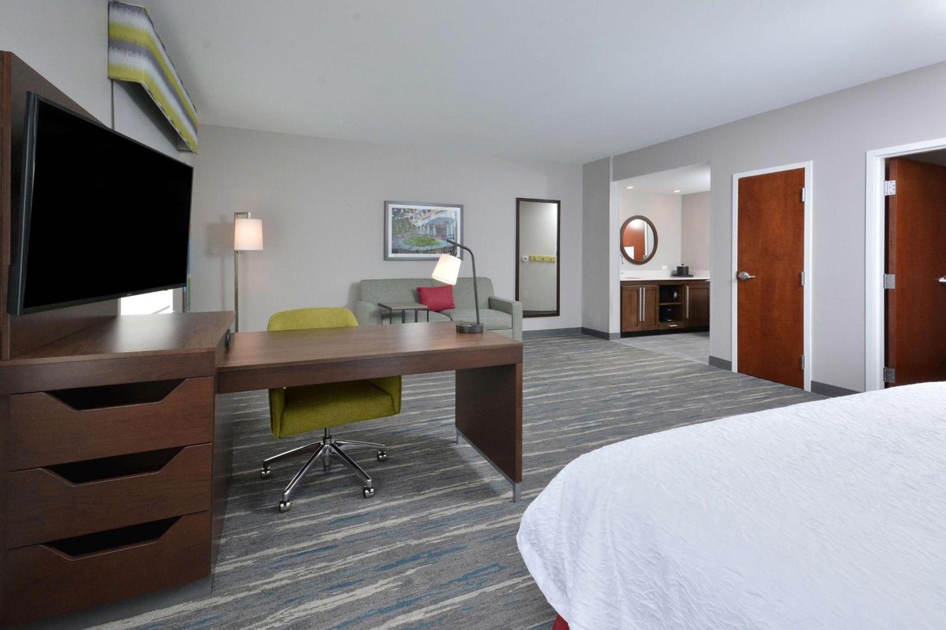Hampton Inn & Suites Charlotte North I 485 photo 72