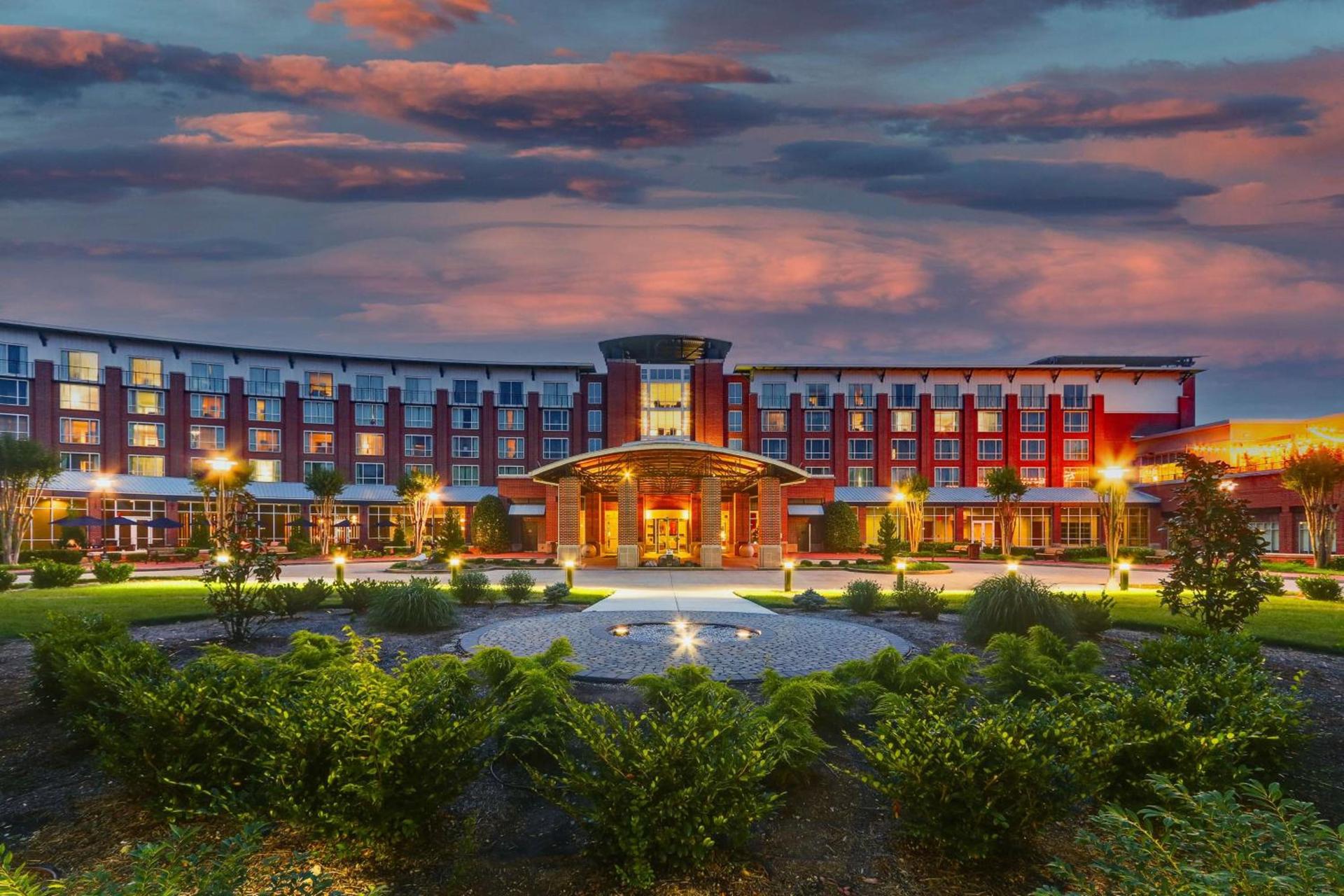 The Chattanoogan Hotel, Curio Collection By Hilton photo 1