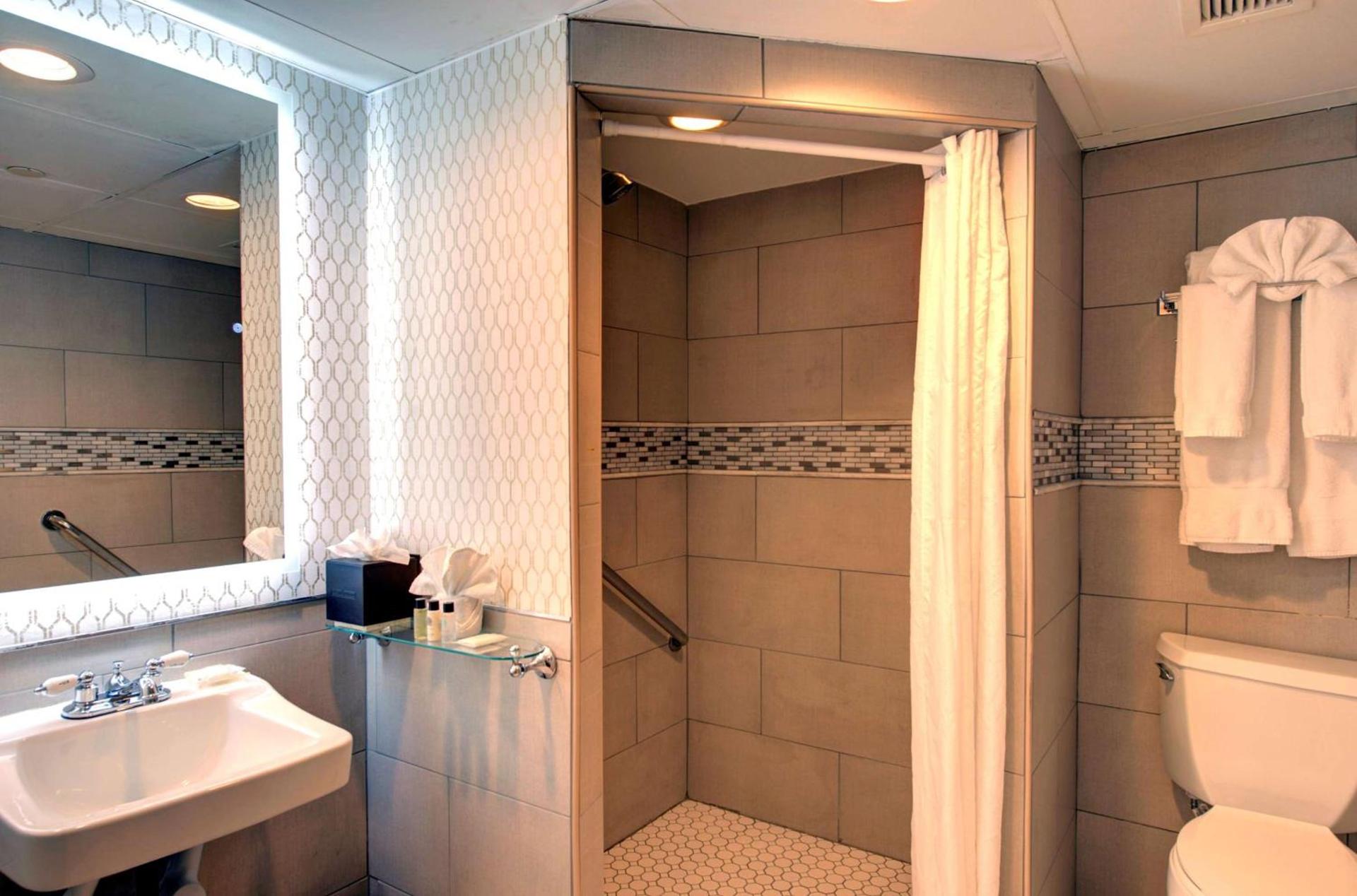 The Roslyn, Tapestry Collection by Hilton photo 12