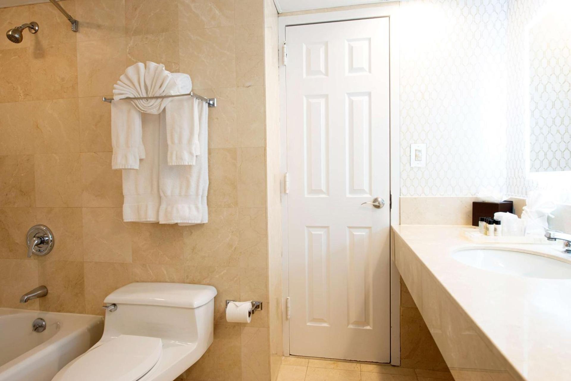 The Roslyn, Tapestry Collection by Hilton photo 15