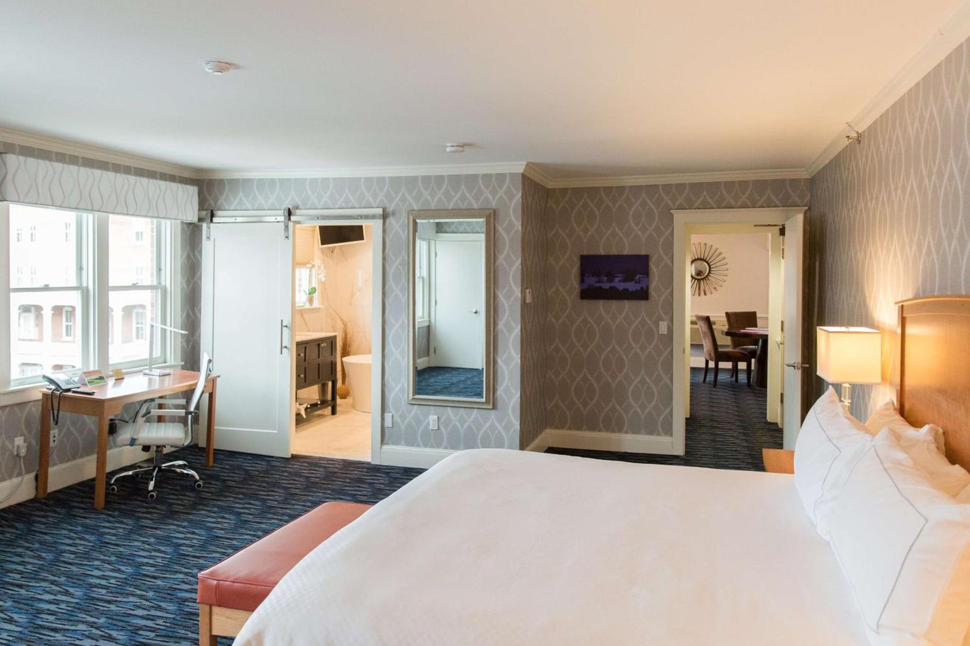 Capitol Plaza Hotel Montpelier Tapestry Collection by Hilton photo 11