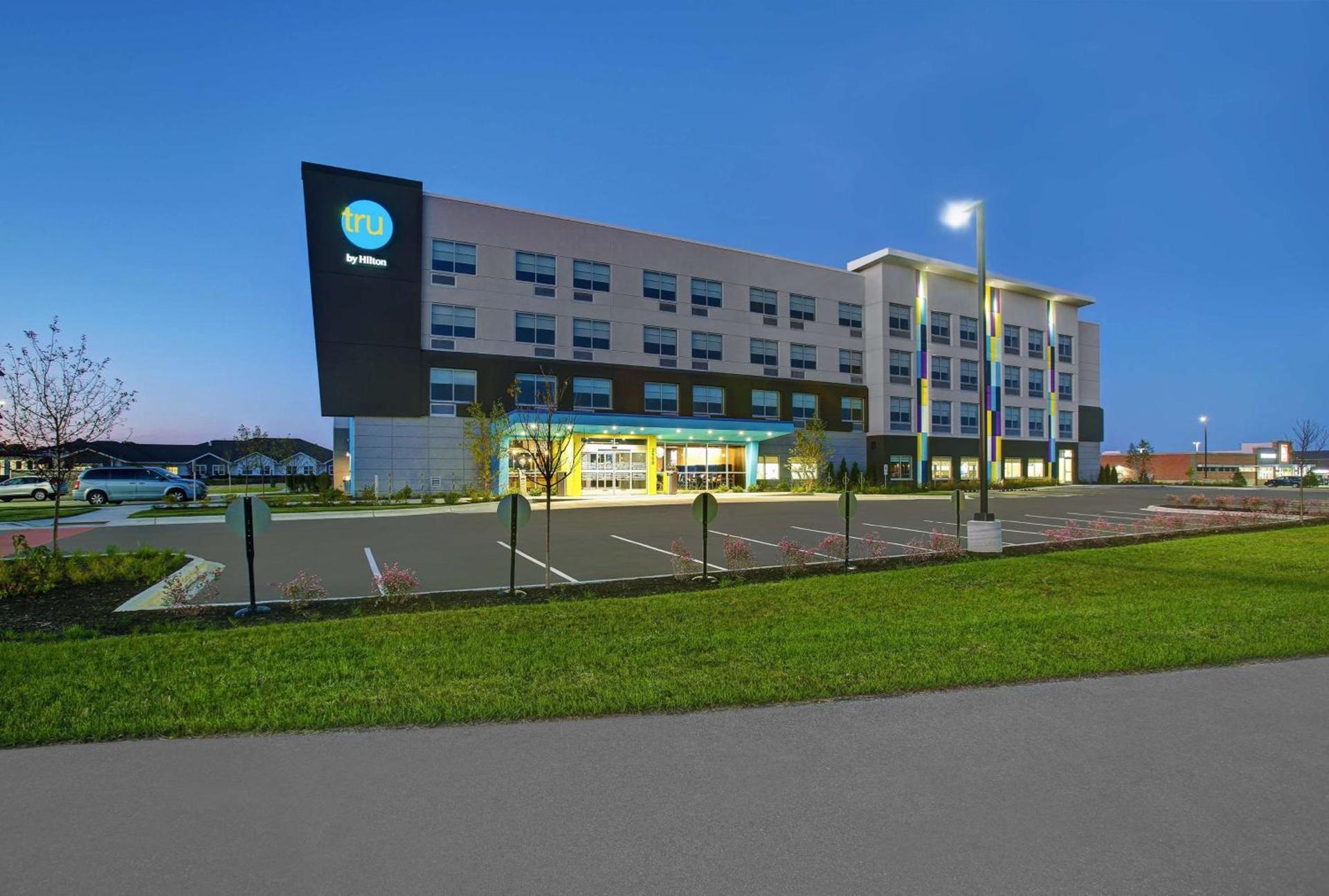 Tru By Hilton Stoughton photo 1