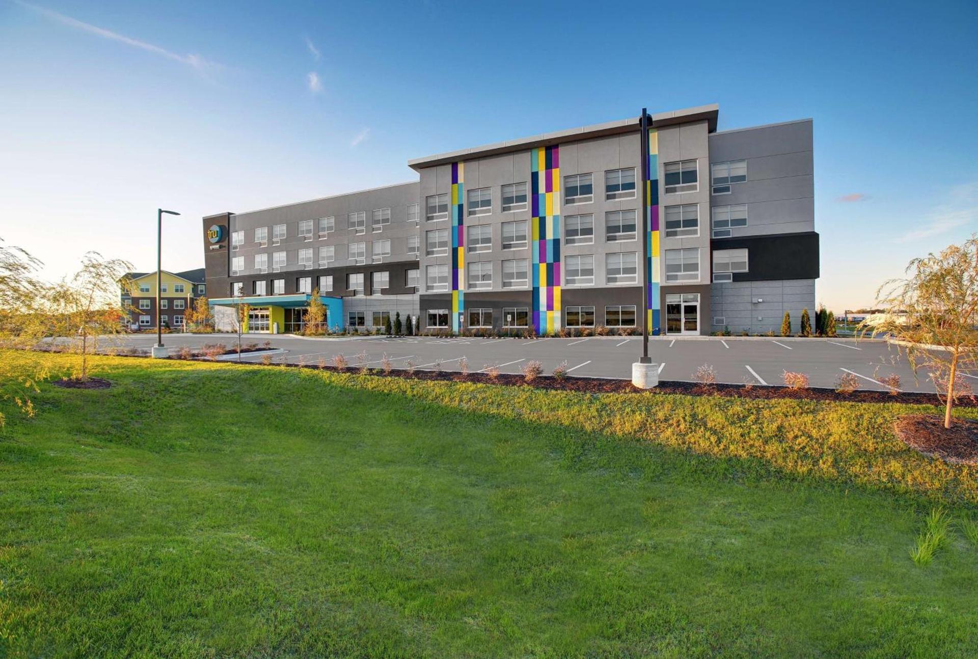 Tru By Hilton Stoughton photo 3