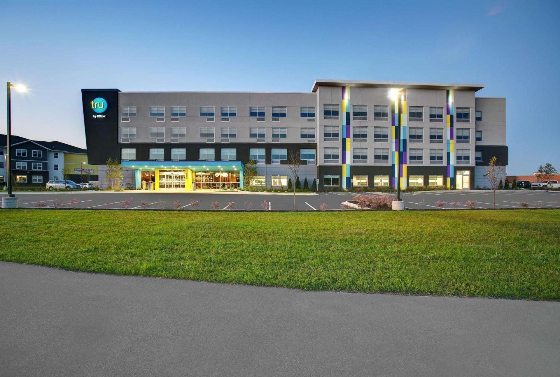 Tru By Hilton Stoughton photo 5
