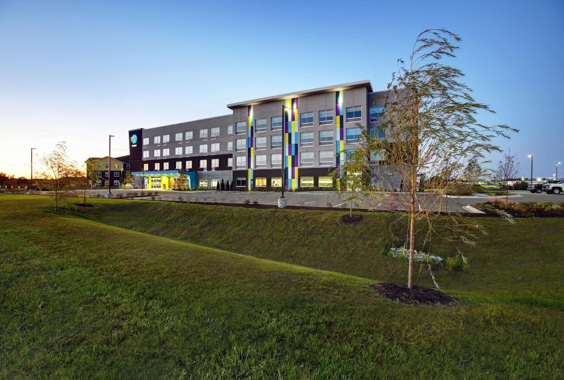 Tru By Hilton Stoughton photo 2