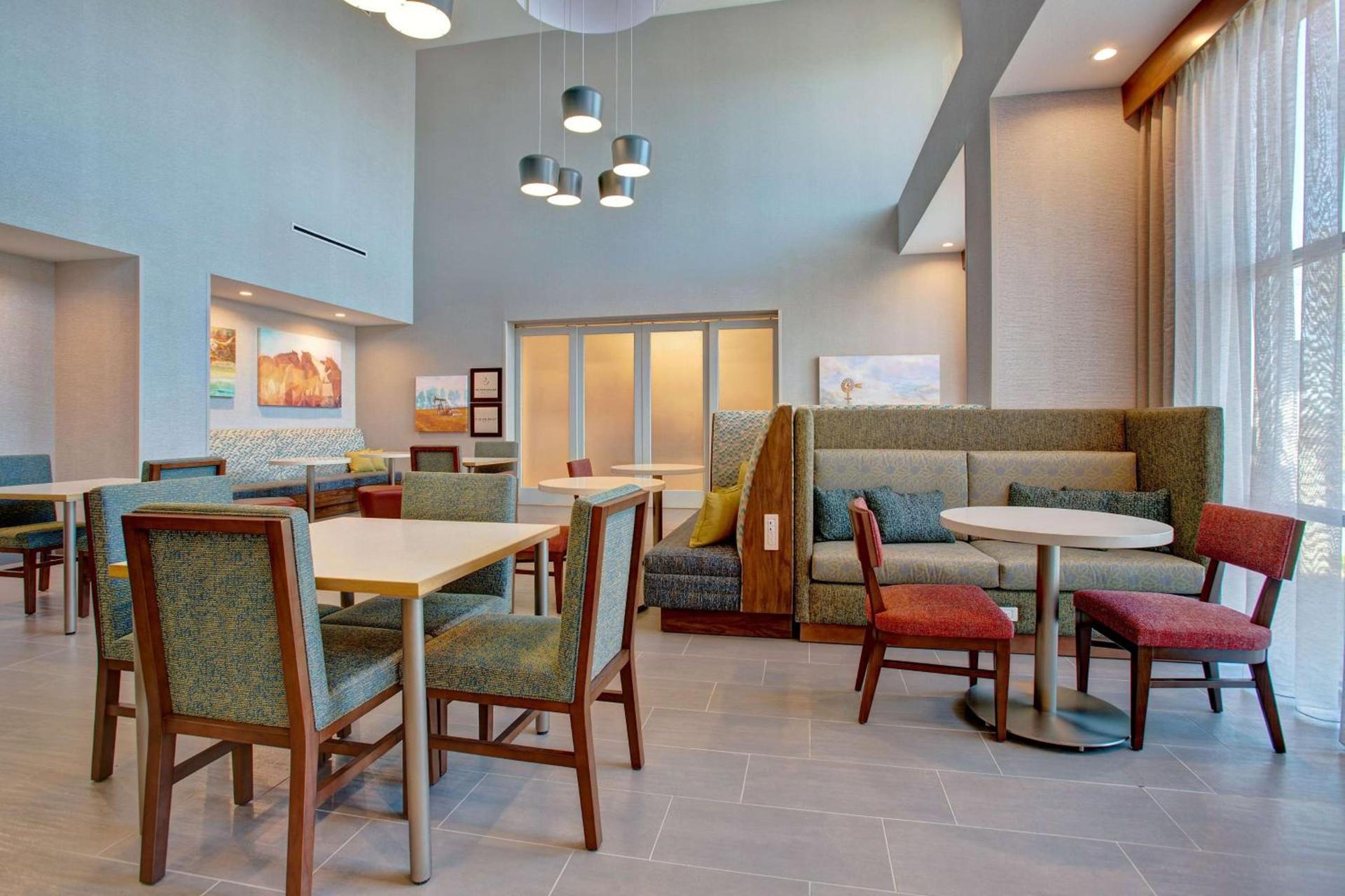 Hampton Inn & Suites Borger photo 11