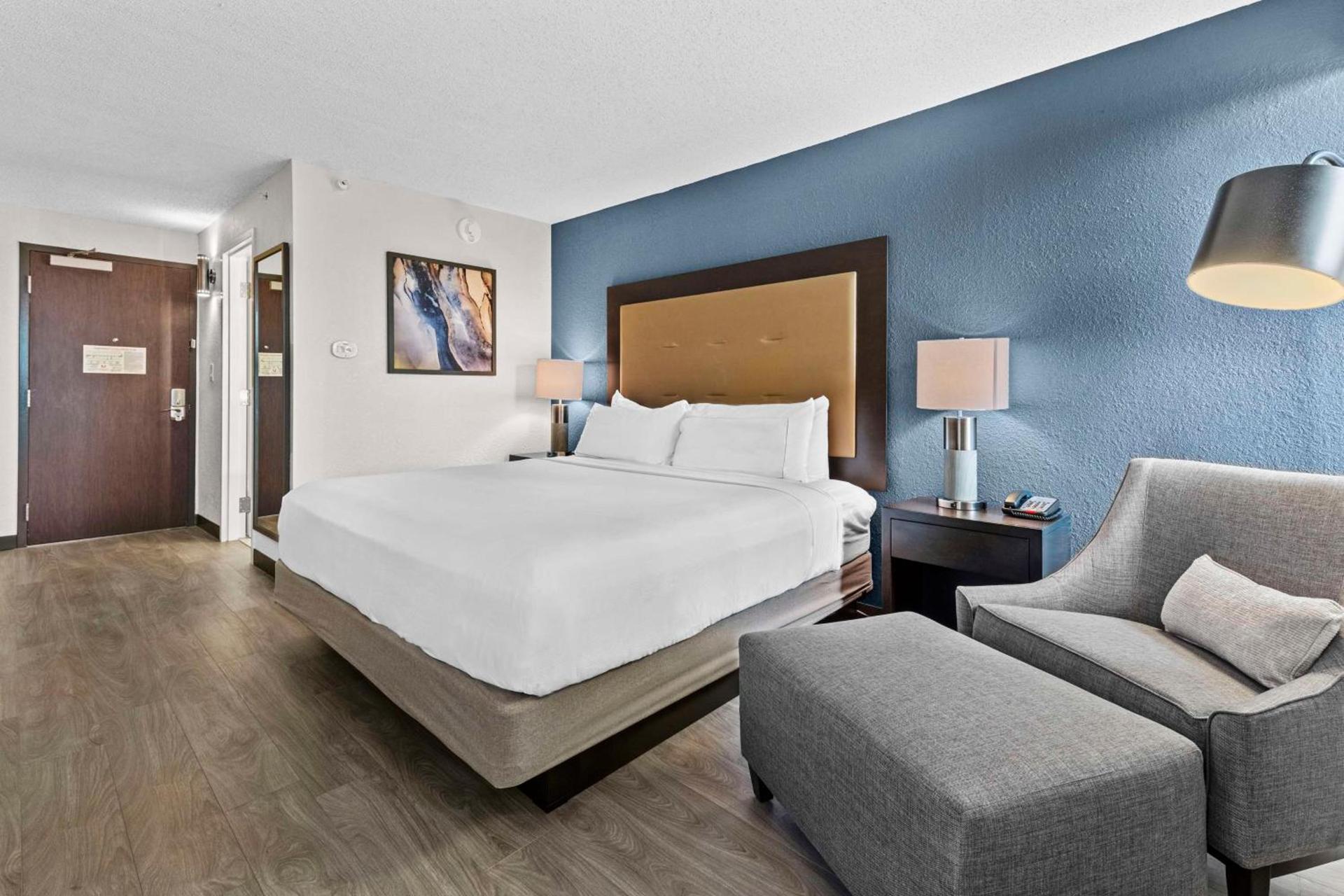 DoubleTree by Hilton Raleigh Midtown, NC photo 17