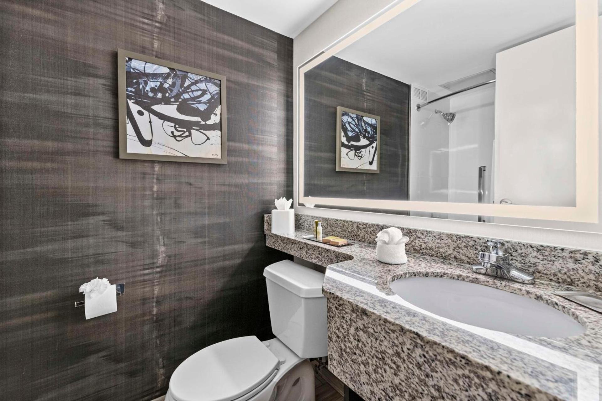 DoubleTree by Hilton Raleigh Midtown, NC photo 19