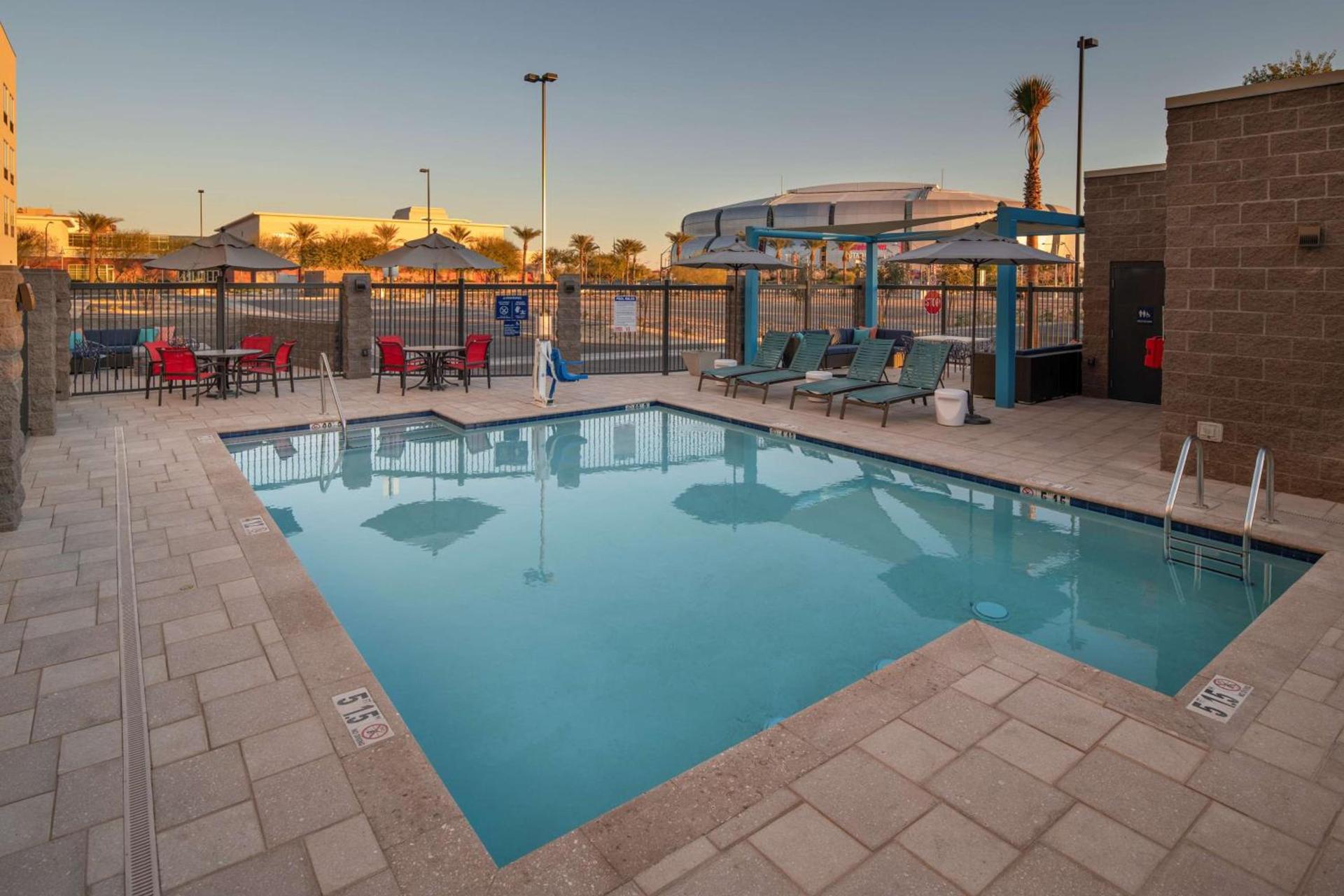 Tru By Hilton Phoenix Glendale Westgate photo 12