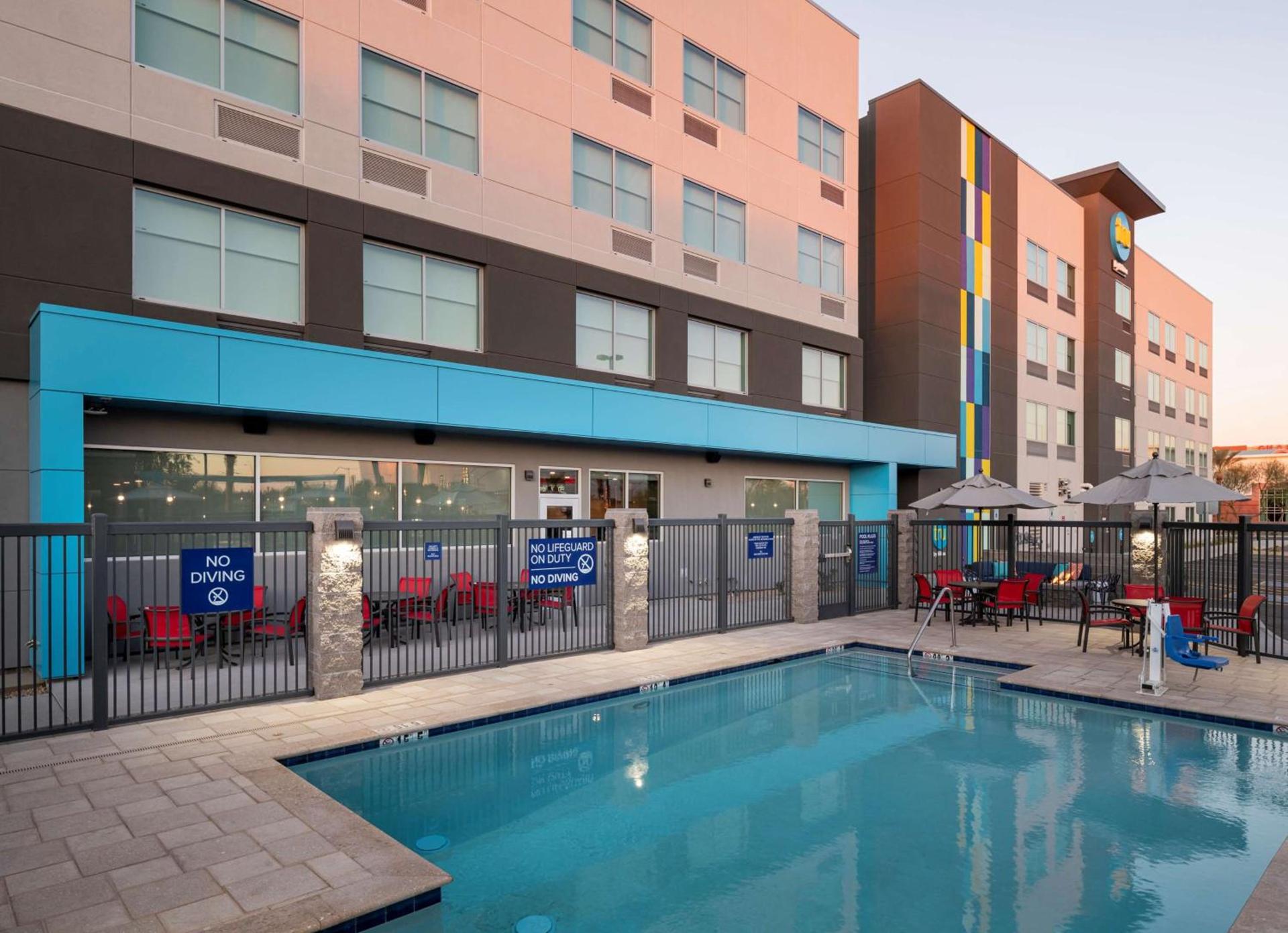 Tru By Hilton Phoenix Glendale Westgate photo 13
