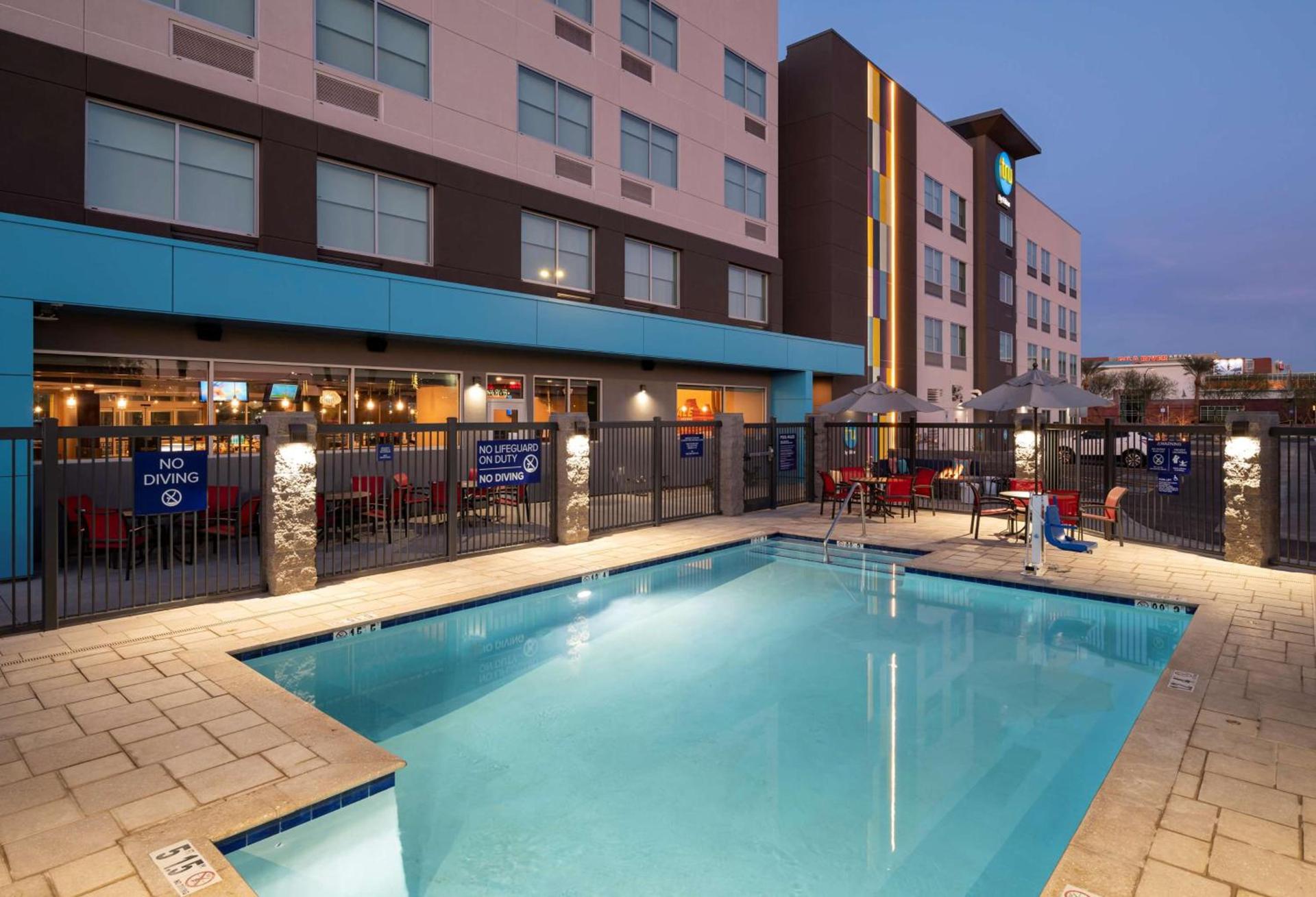 Tru By Hilton Phoenix Glendale Westgate photo 14