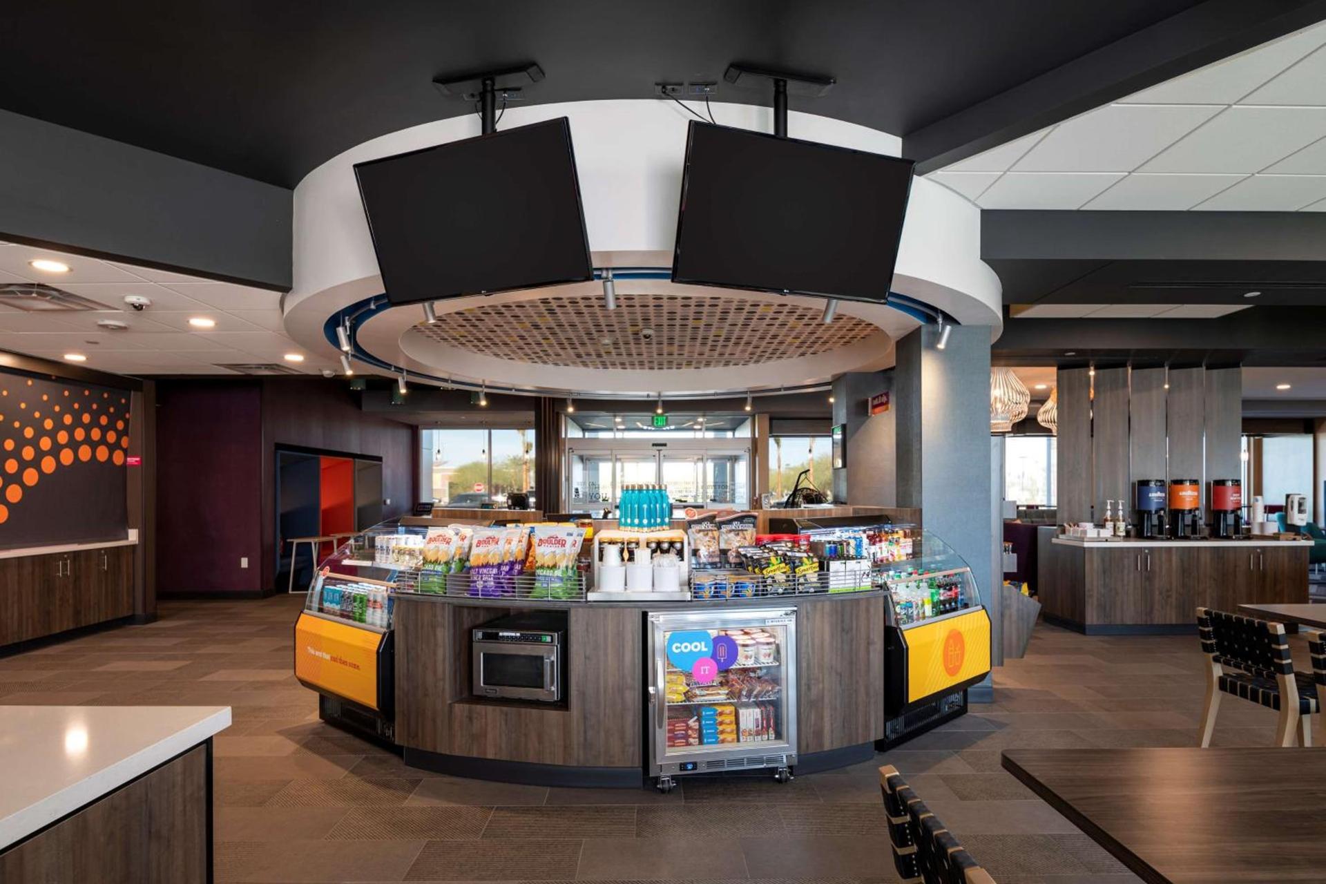 Tru By Hilton Phoenix Glendale Westgate photo 16