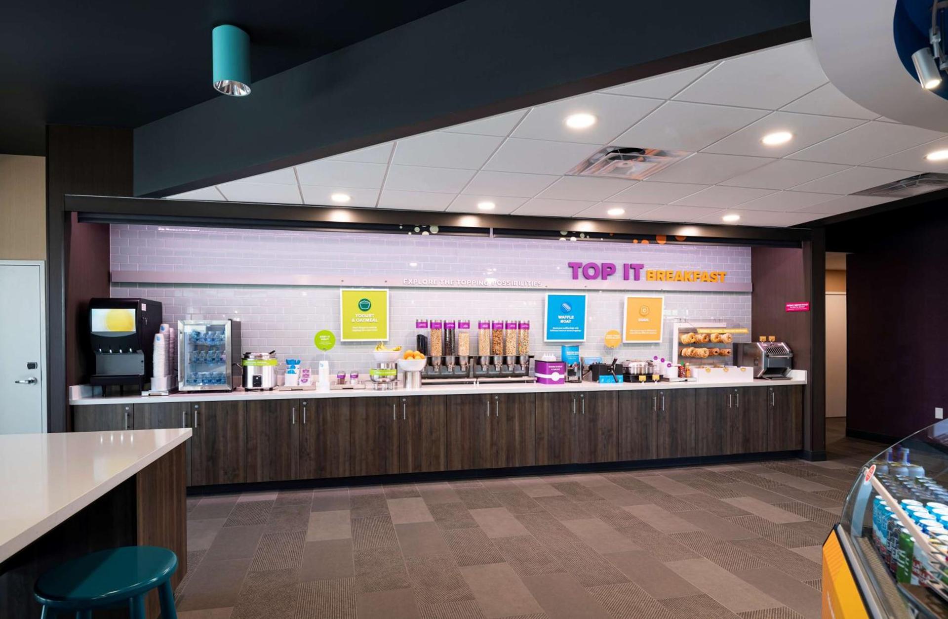 Tru By Hilton Phoenix Glendale Westgate photo 18