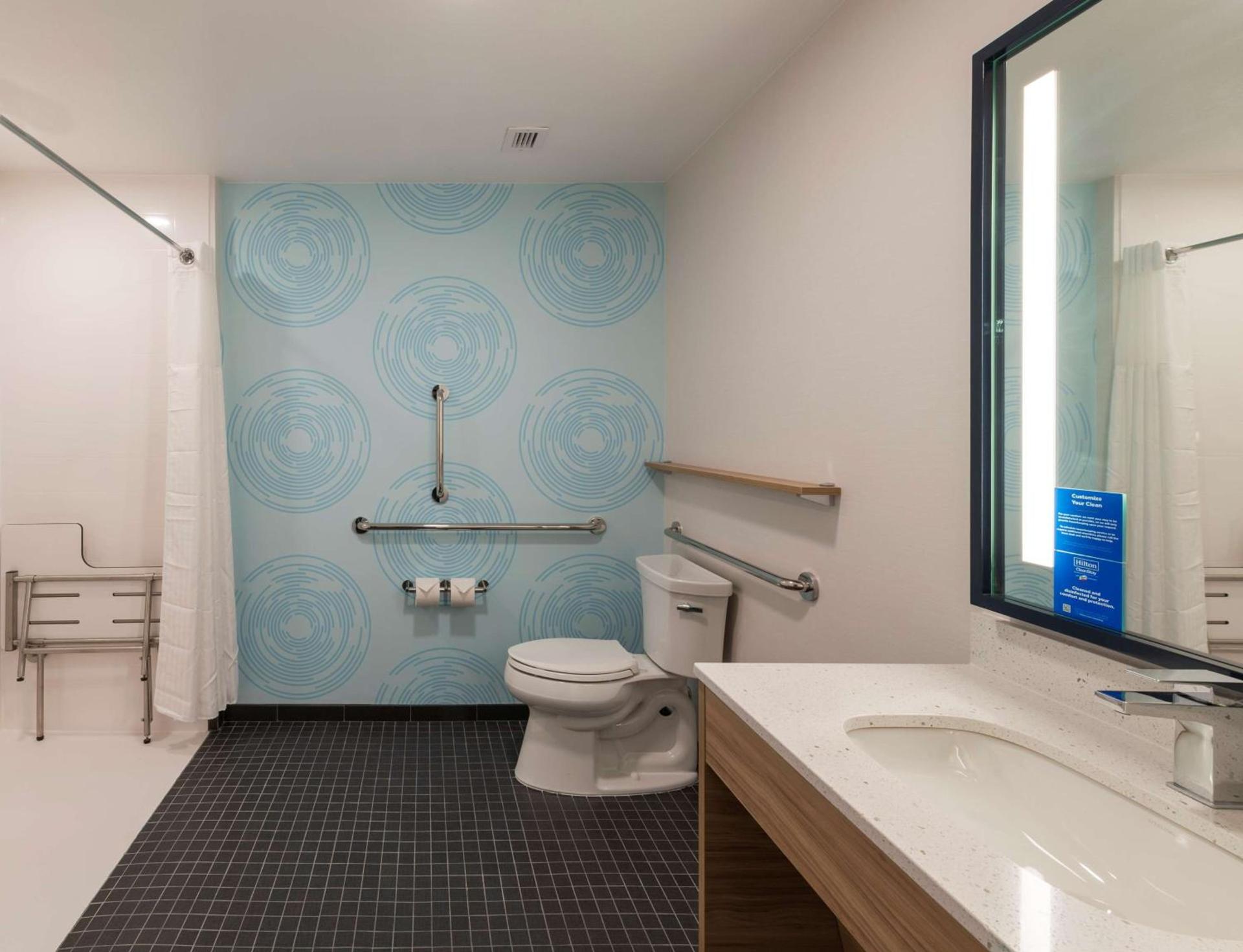 Tru By Hilton Phoenix Glendale Westgate photo 23