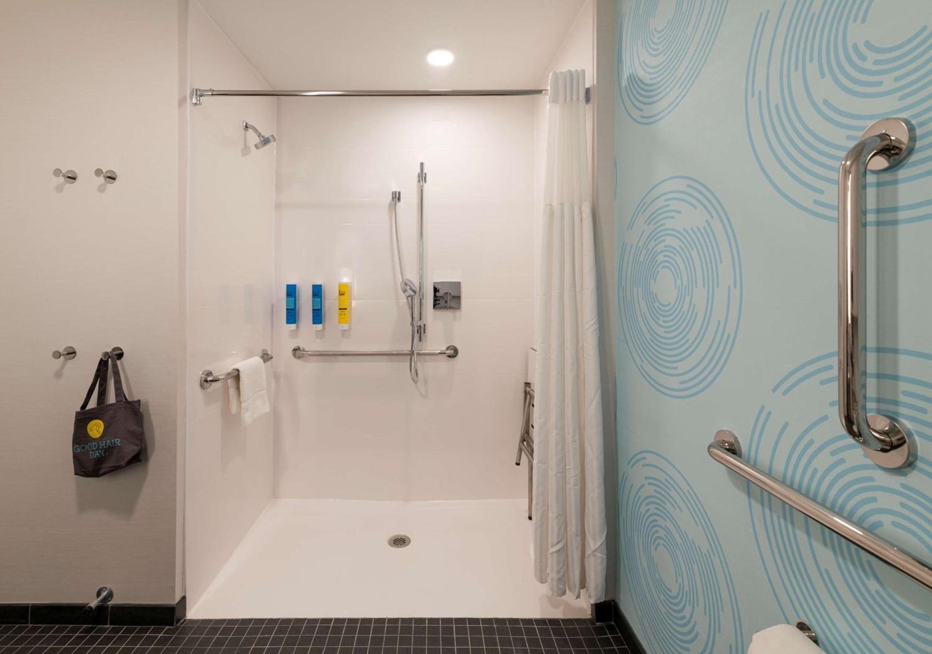 Tru By Hilton Phoenix Glendale Westgate photo 27