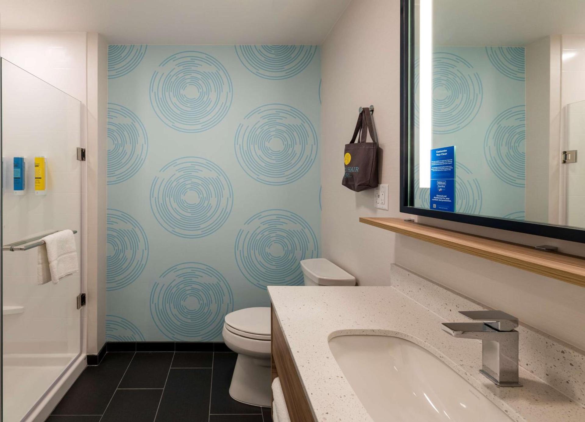 Tru By Hilton Phoenix Glendale Westgate photo 34