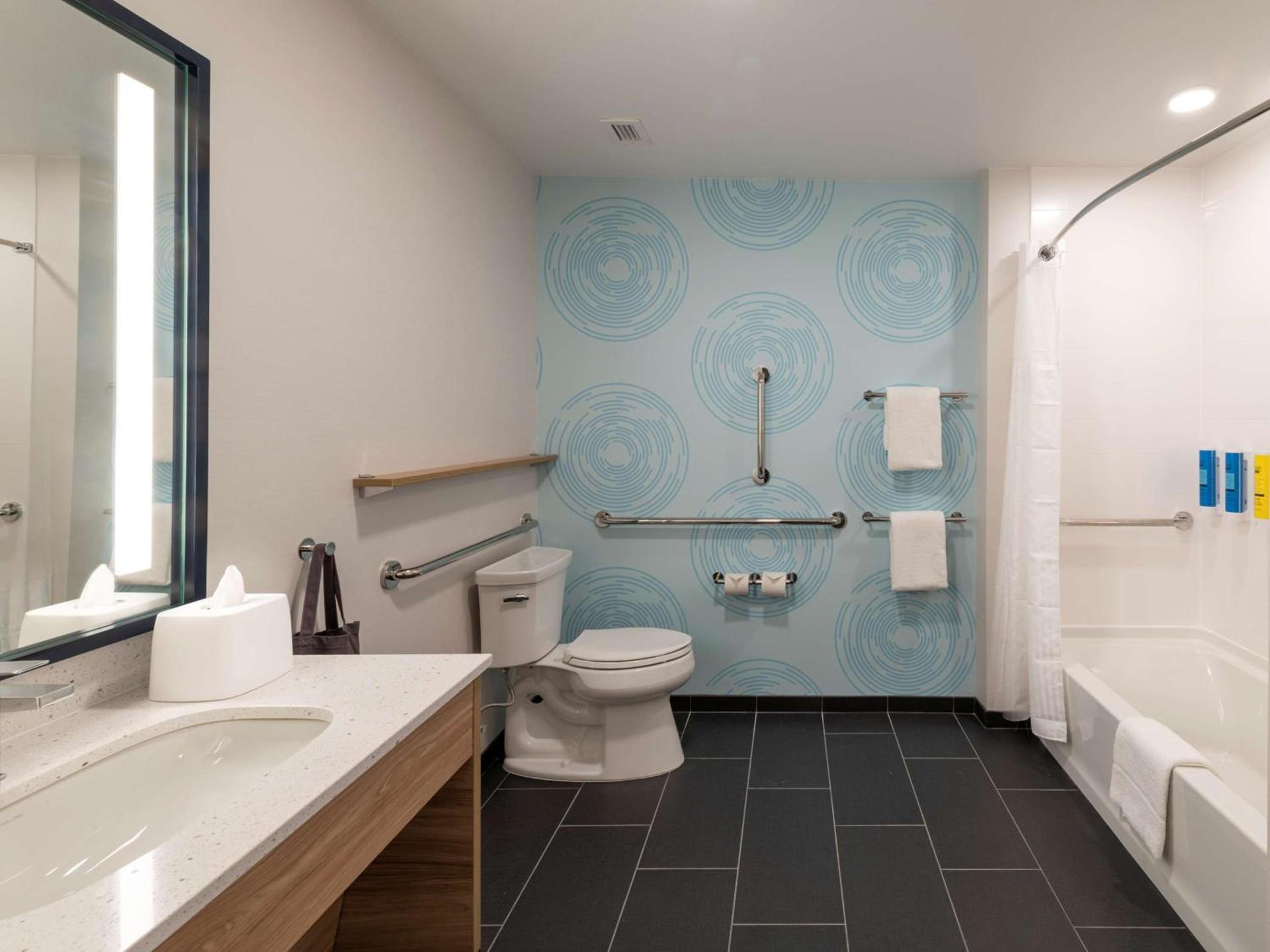 Tru By Hilton Phoenix Glendale Westgate photo 39