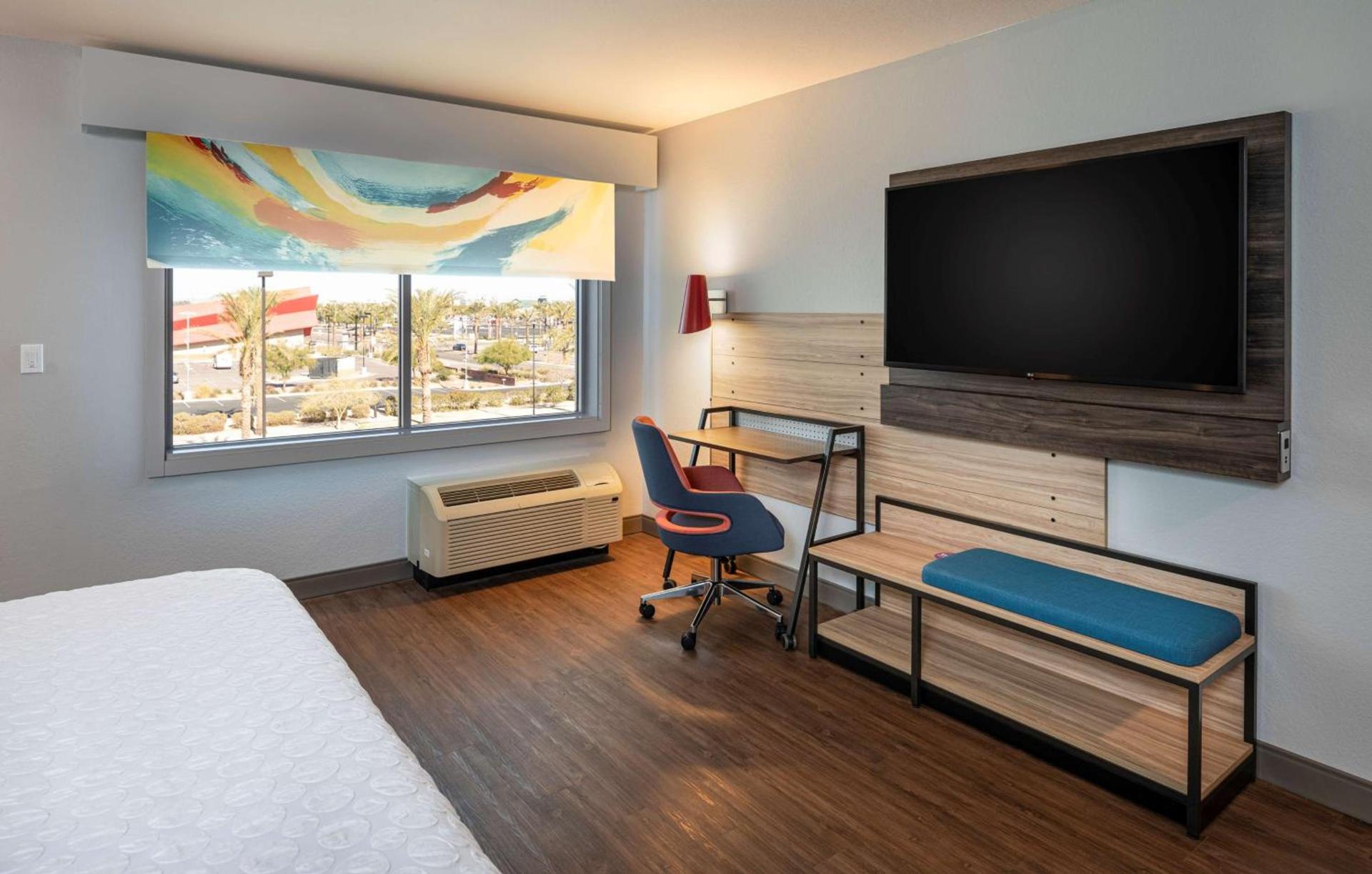 Tru By Hilton Phoenix Glendale Westgate photo 41