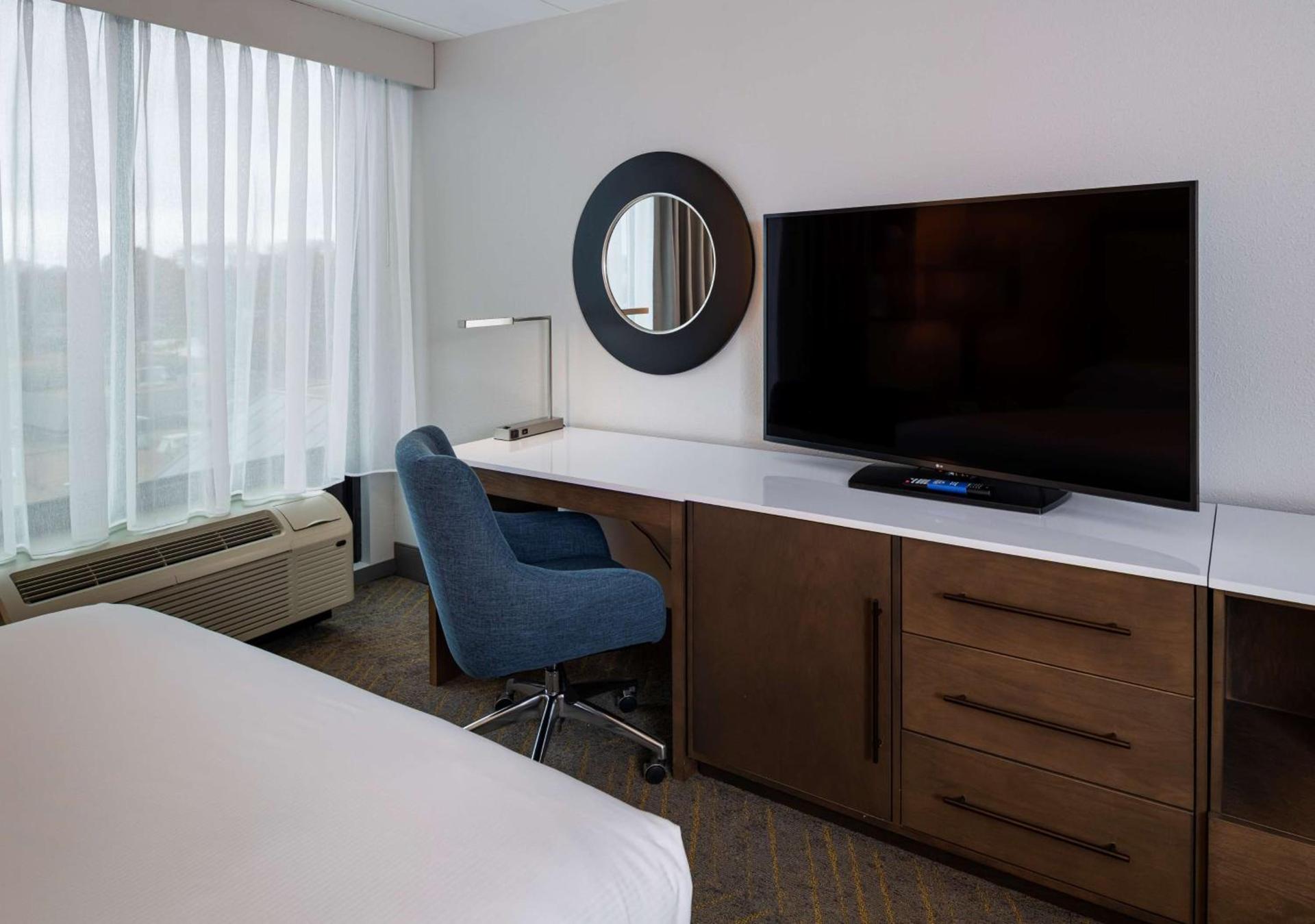 Doubletree By Hilton Madison East photo 33