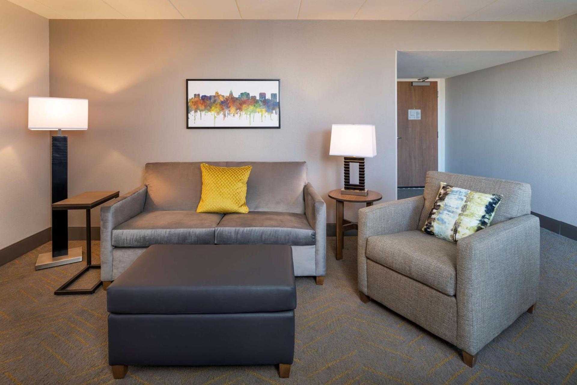 Doubletree By Hilton Madison East photo 38